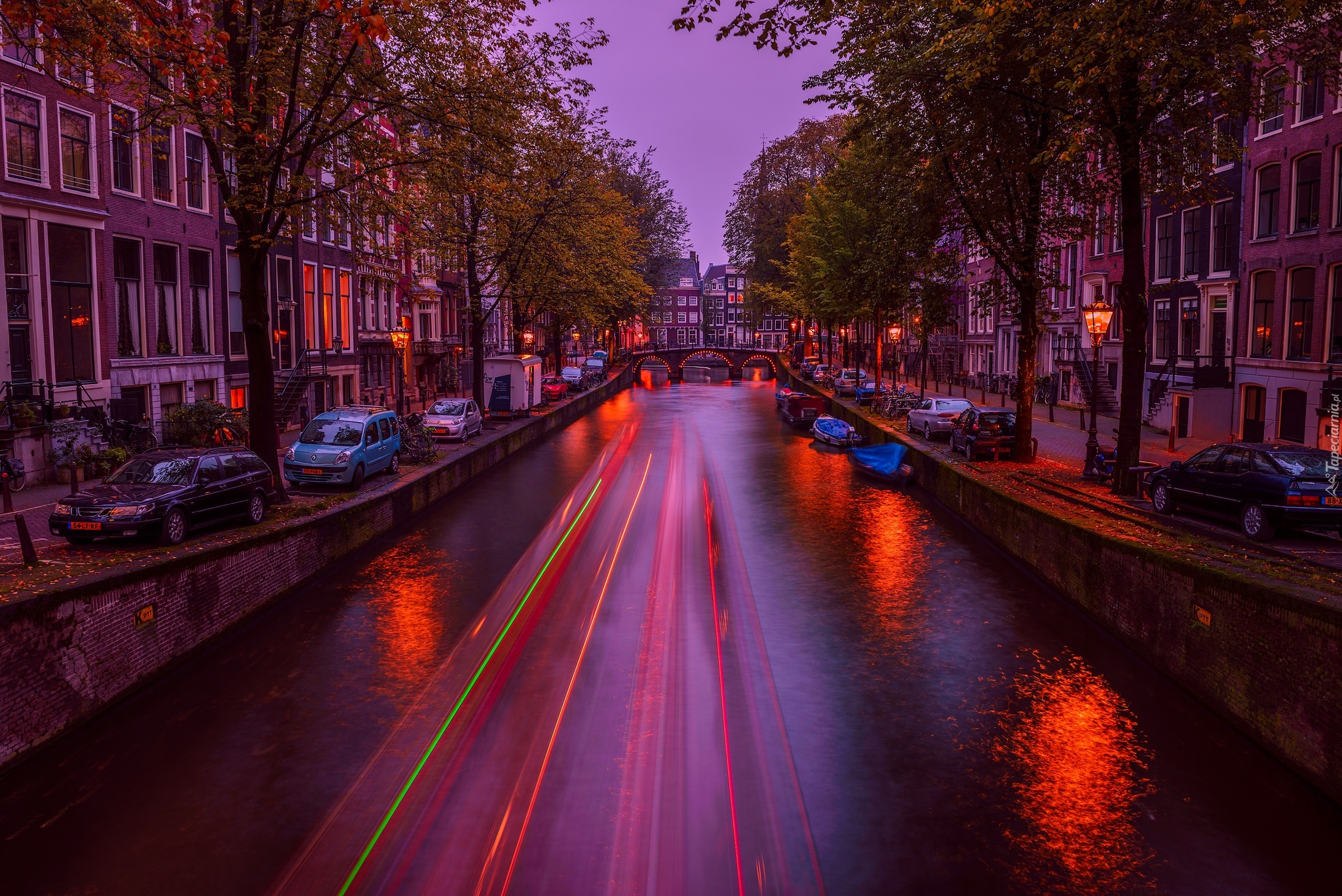 Amsterdam, Kanał, Kamienice, Samochody, Drzewa