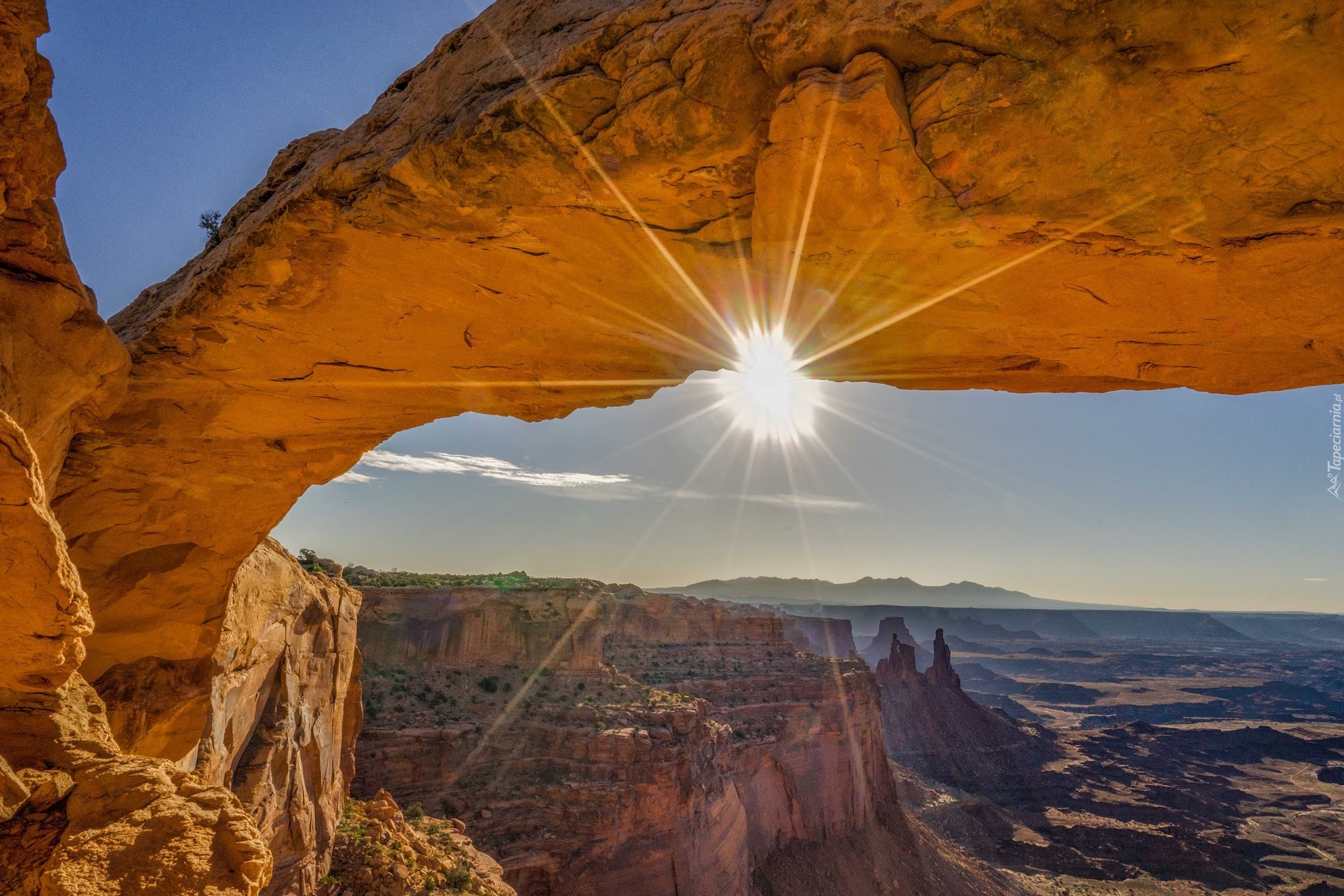 Kanion, Skała, Łuk, Promienie słońca, Park Narodowy Canyonlands, Stan Utah, Stany Zjednoczone