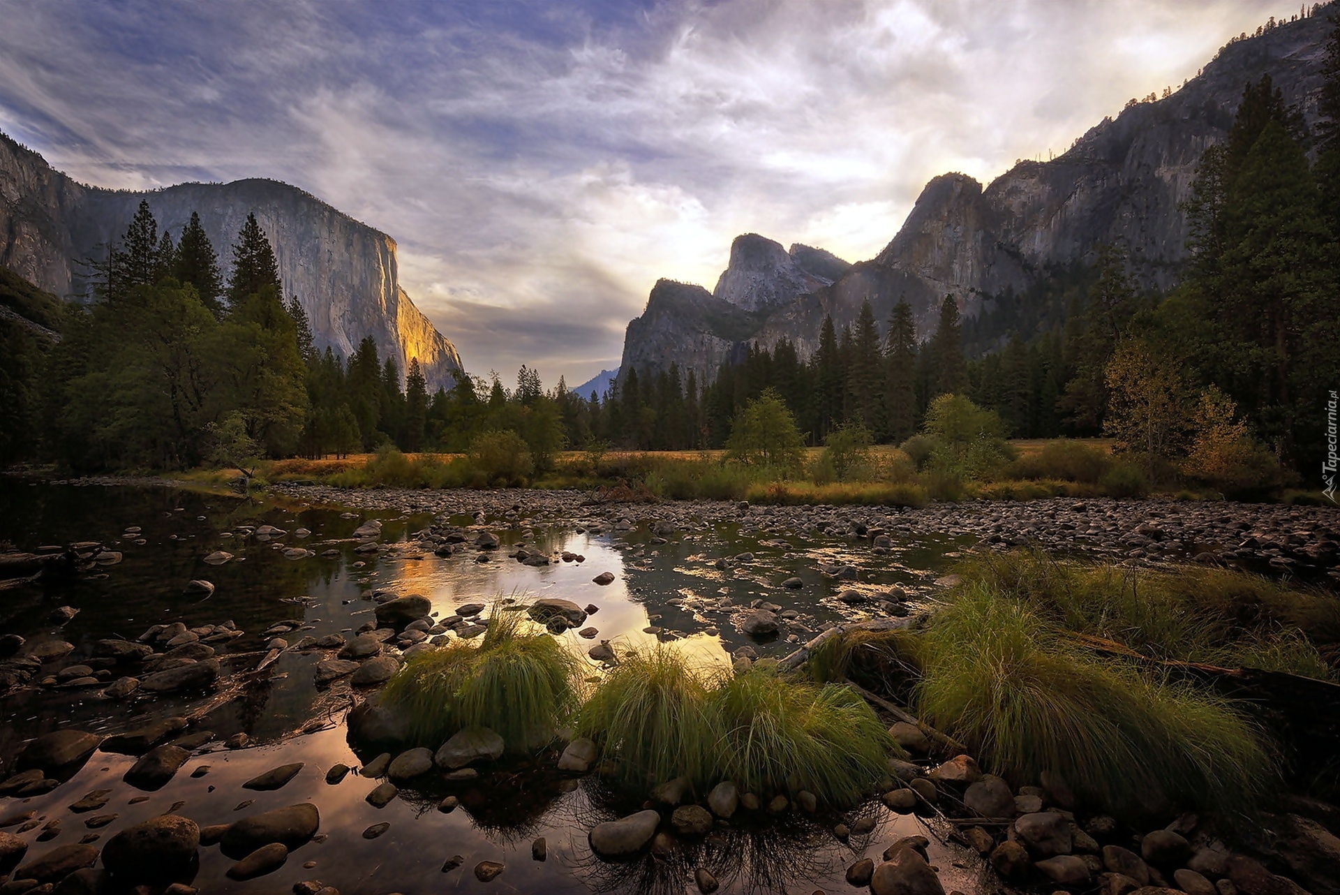 Stany Zjednoczone, Stan Kalifornia, Park Narodowy Yosemite, Góry, Rzeka, Kamienie