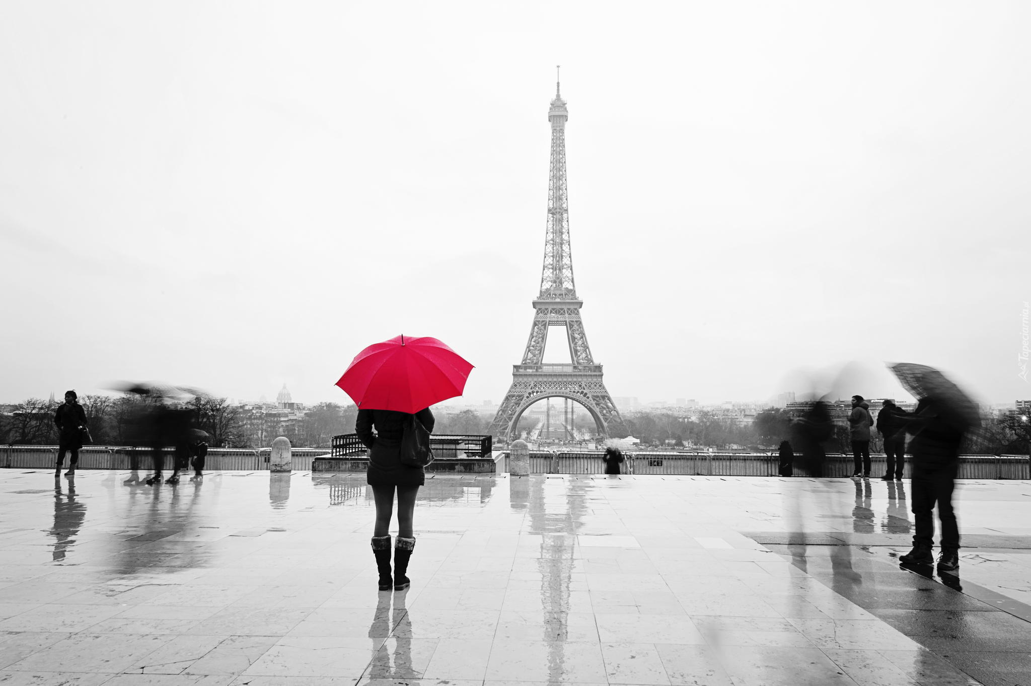 Francja, Paryż, Wieża Eiffla, Ludzie, Parasole