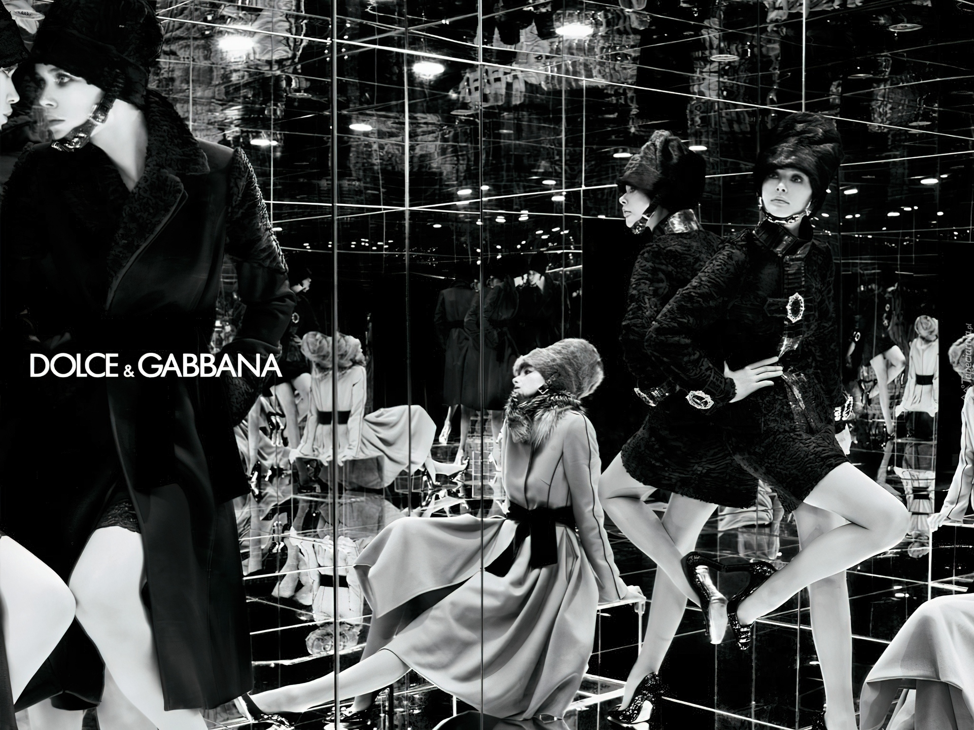 Dolce And Gabbana, kobiety, płaszcz, futro, lustro