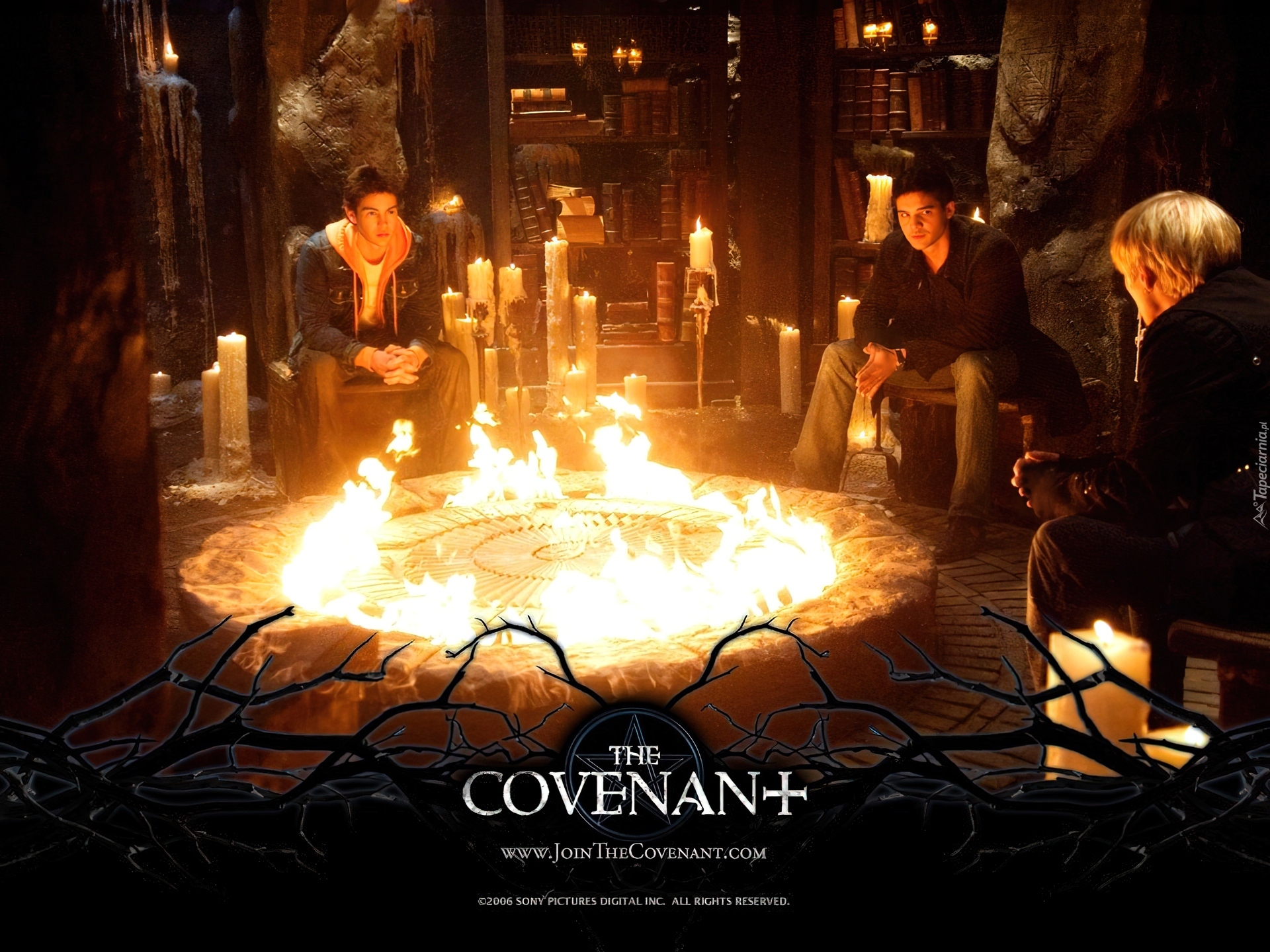 The Covenant, świece, ogień, księgi, chłopacy