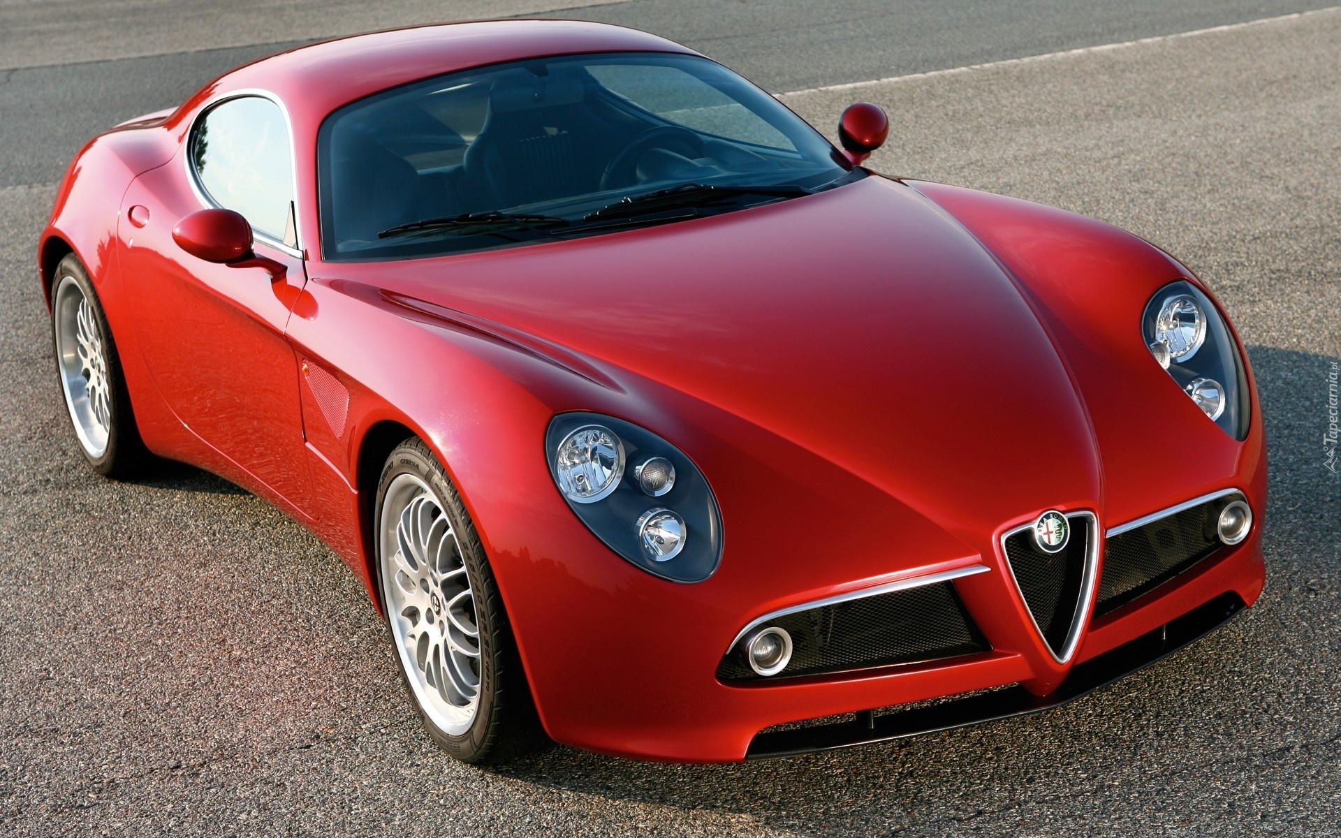Czerwona, Alfa Romeo 8C, Maska