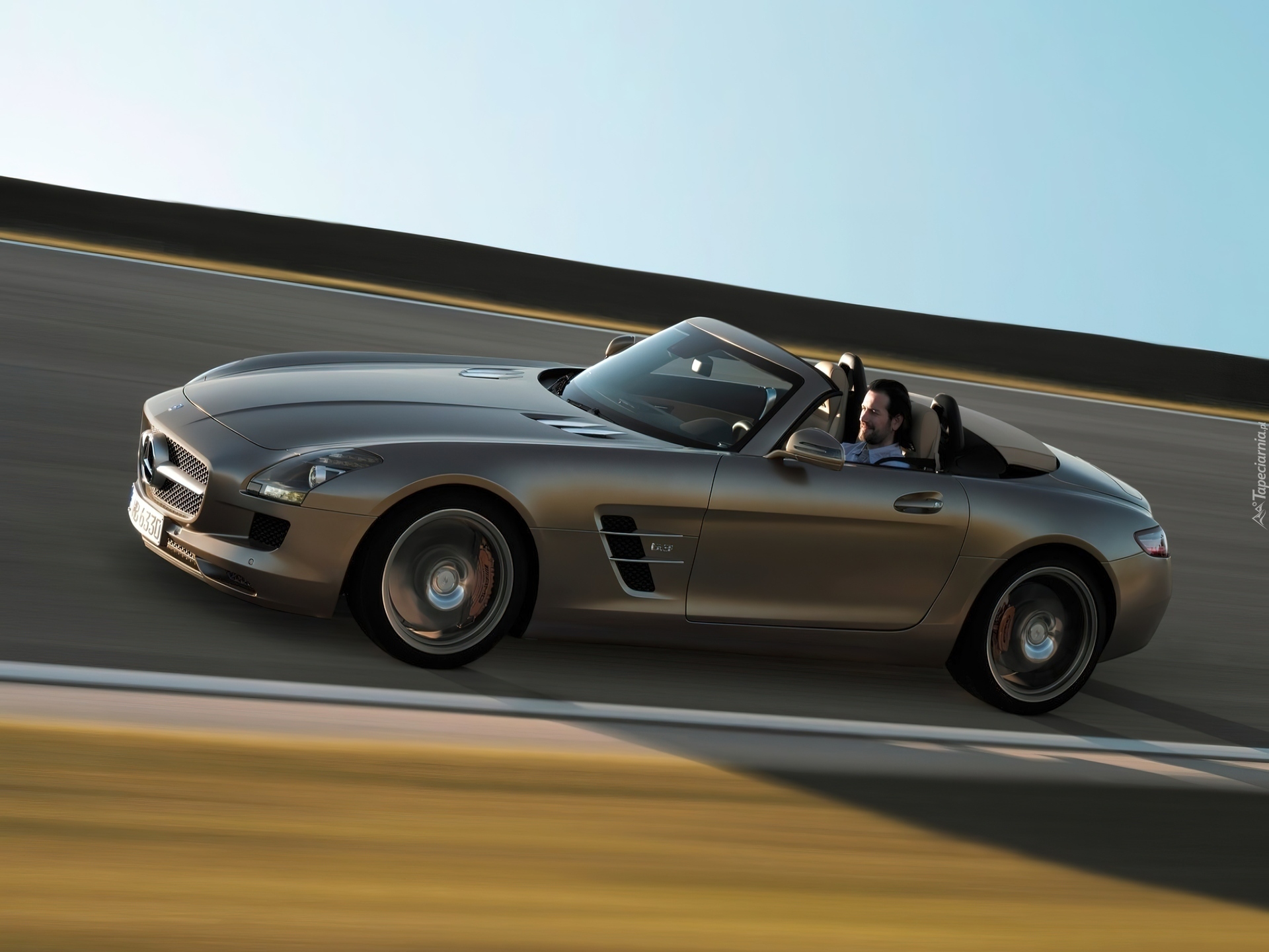 Mercedes-Benz SLS