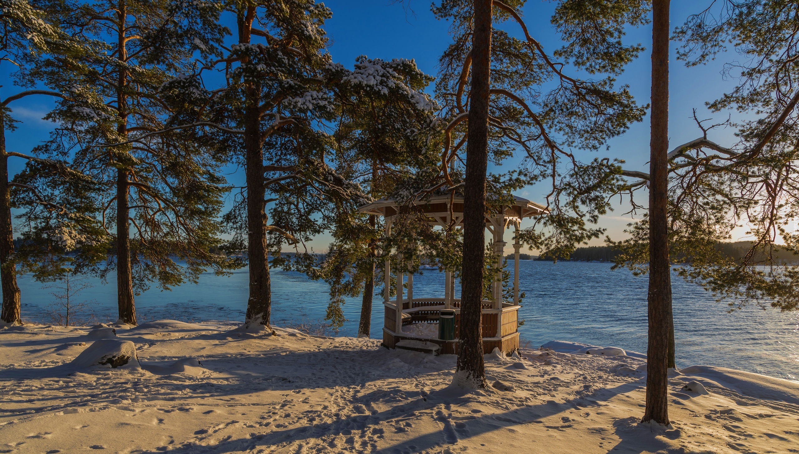 Zima, Finlandia, Drzewa, Altanka, Śnieg, Jezioro