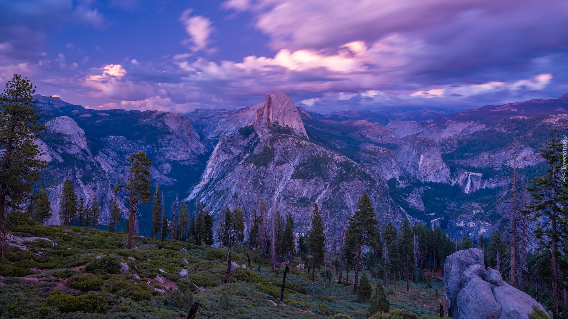 Punkt widokowy, Glacier Point, Góry, Drzewa, Zachód słońca, Park Narodowy Yosemite, Kalifornia, Stany Zjednoczone