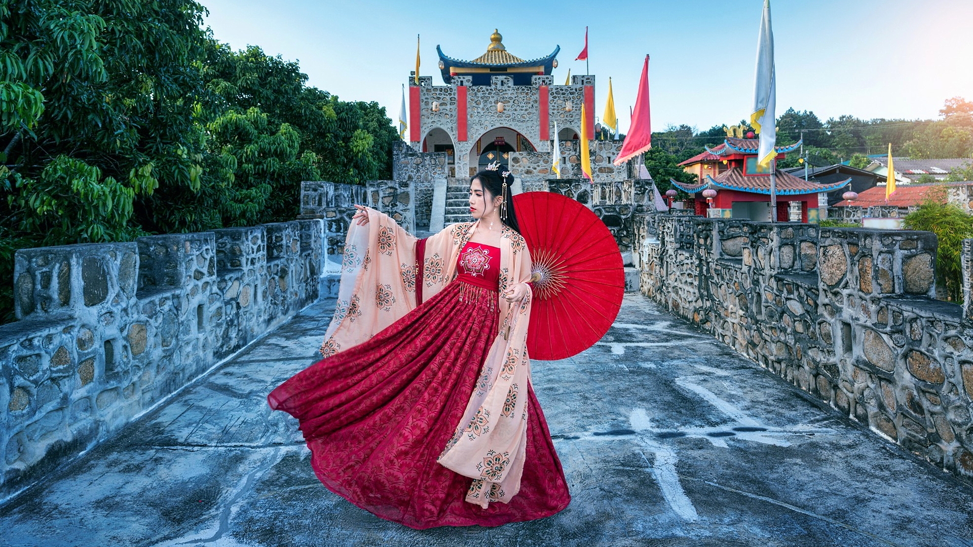 Kobieta, Azjatka, Suknia, Parasolka, Baan Santichon Yunnan, Prowincja Mae Hong Son, Tajlandia