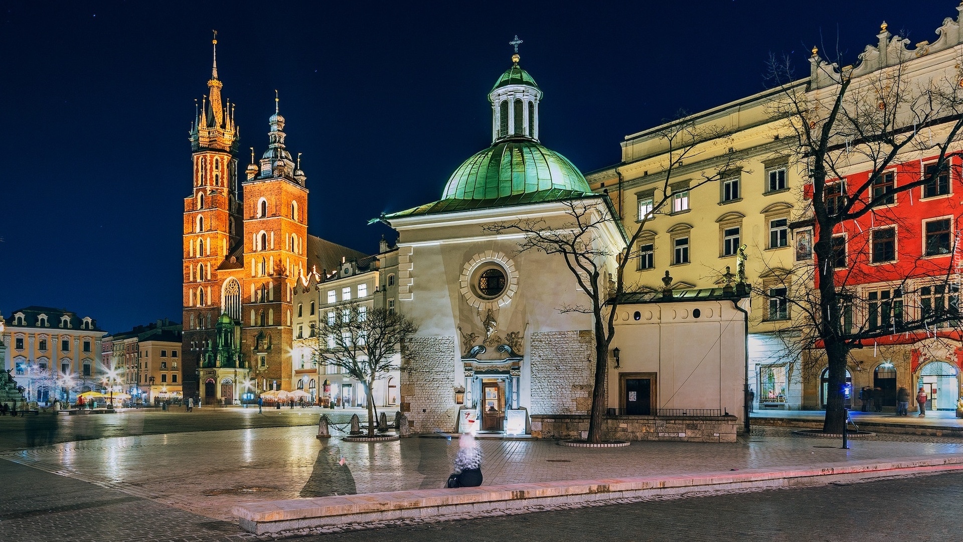 Polska, Kraków, Rynek, Bazylika Mariacka, Kościół Świętego Wojciecha, Noc, Kamienice
