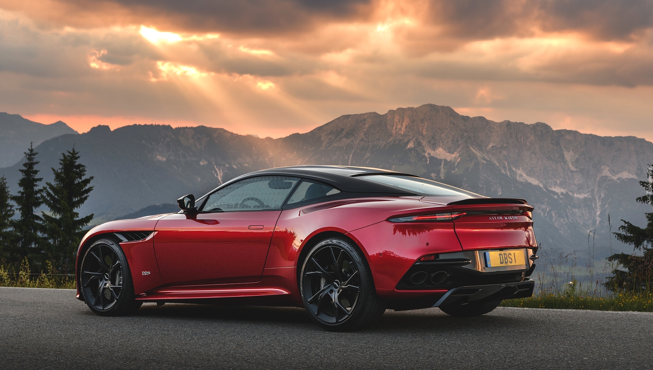 Aston Martin DBS, Superleggera, Góry, Droga