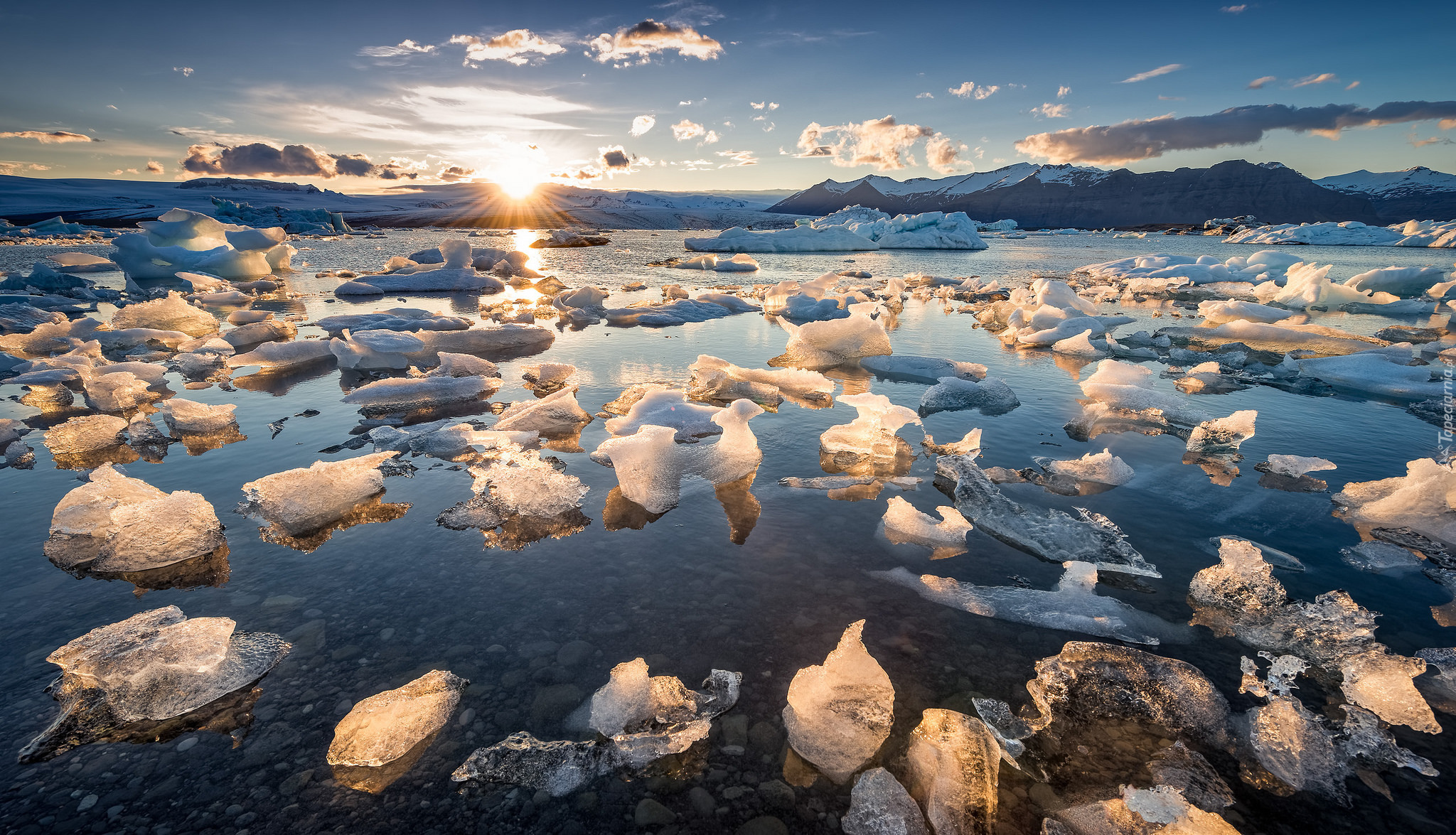 Islandia, Jezioro Jökulsárlón, Góry, Bryły, Lód, Zachód słońca, Zima