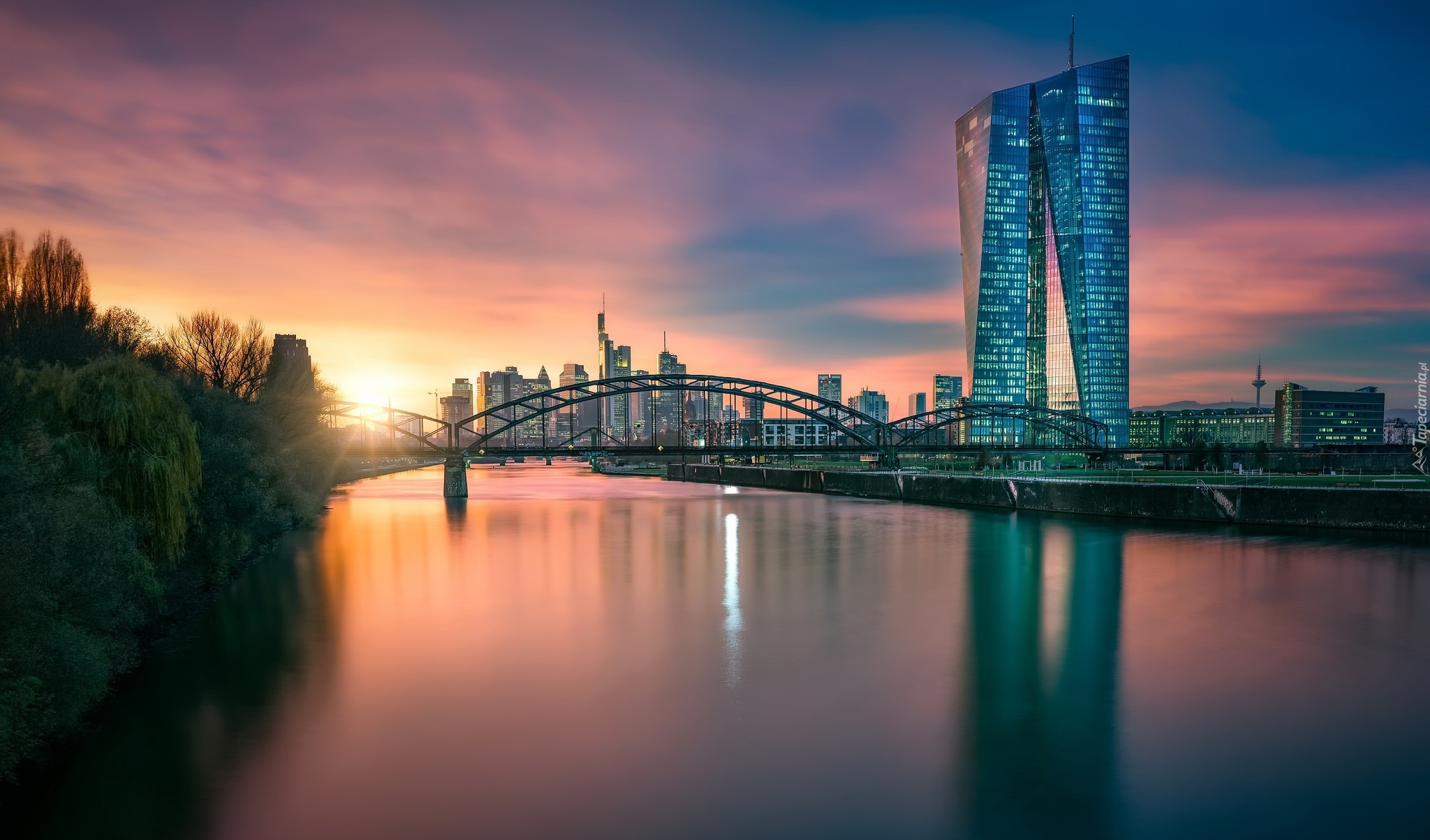 Wieżowiec, Europejski Bank Centralny, Frankfurt nad Menem, Niemcy, Rzeka Men, Most, Wschód słońca
