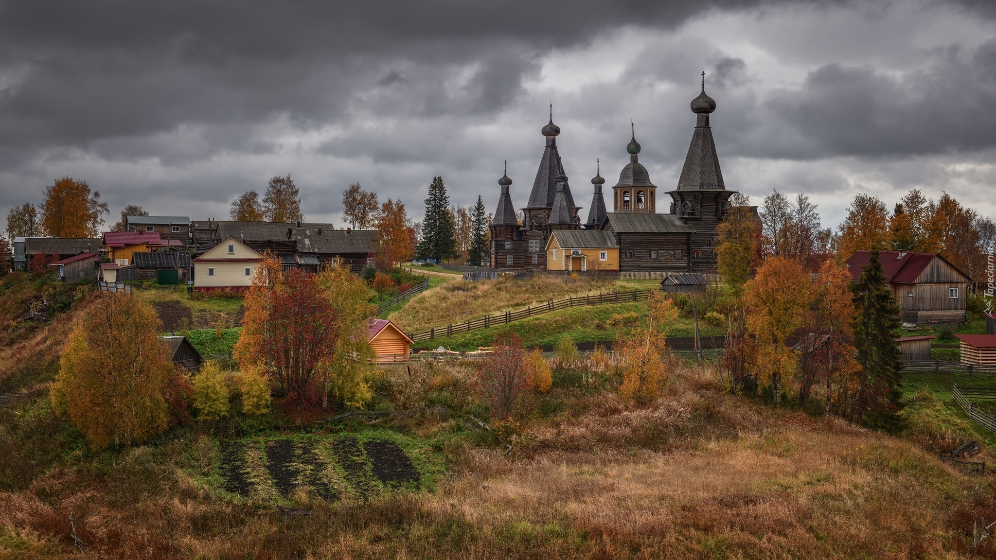 Wieś, Domy, Cerkiew, Jesień, Drzewa, Chmury