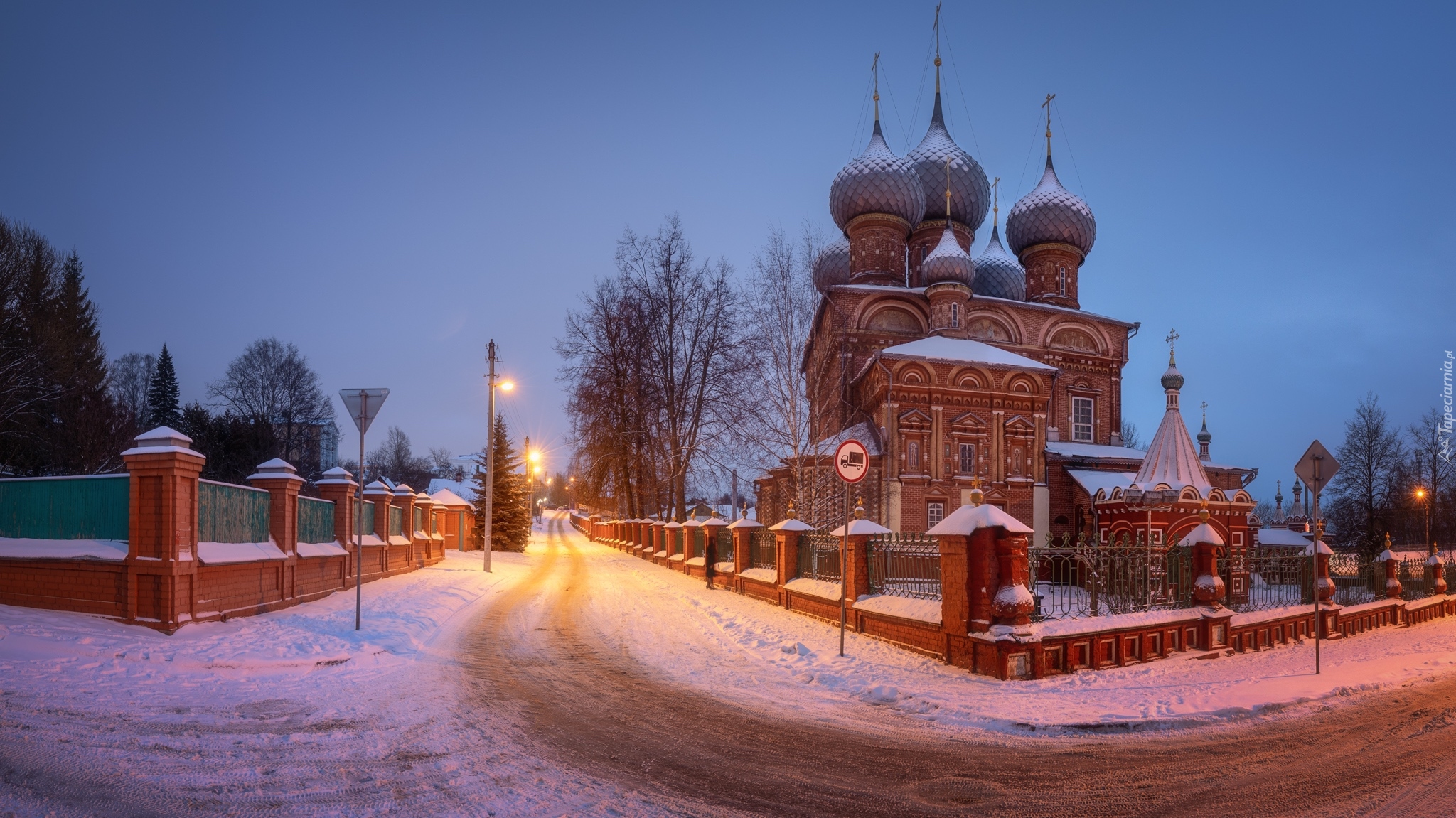 Cerkiew, Zmartwychwstania Pańskiego, Zima, Śnieg, Droga, Ogrodzenie, Latarnie, Miejscowość, Kostroma, Rosja