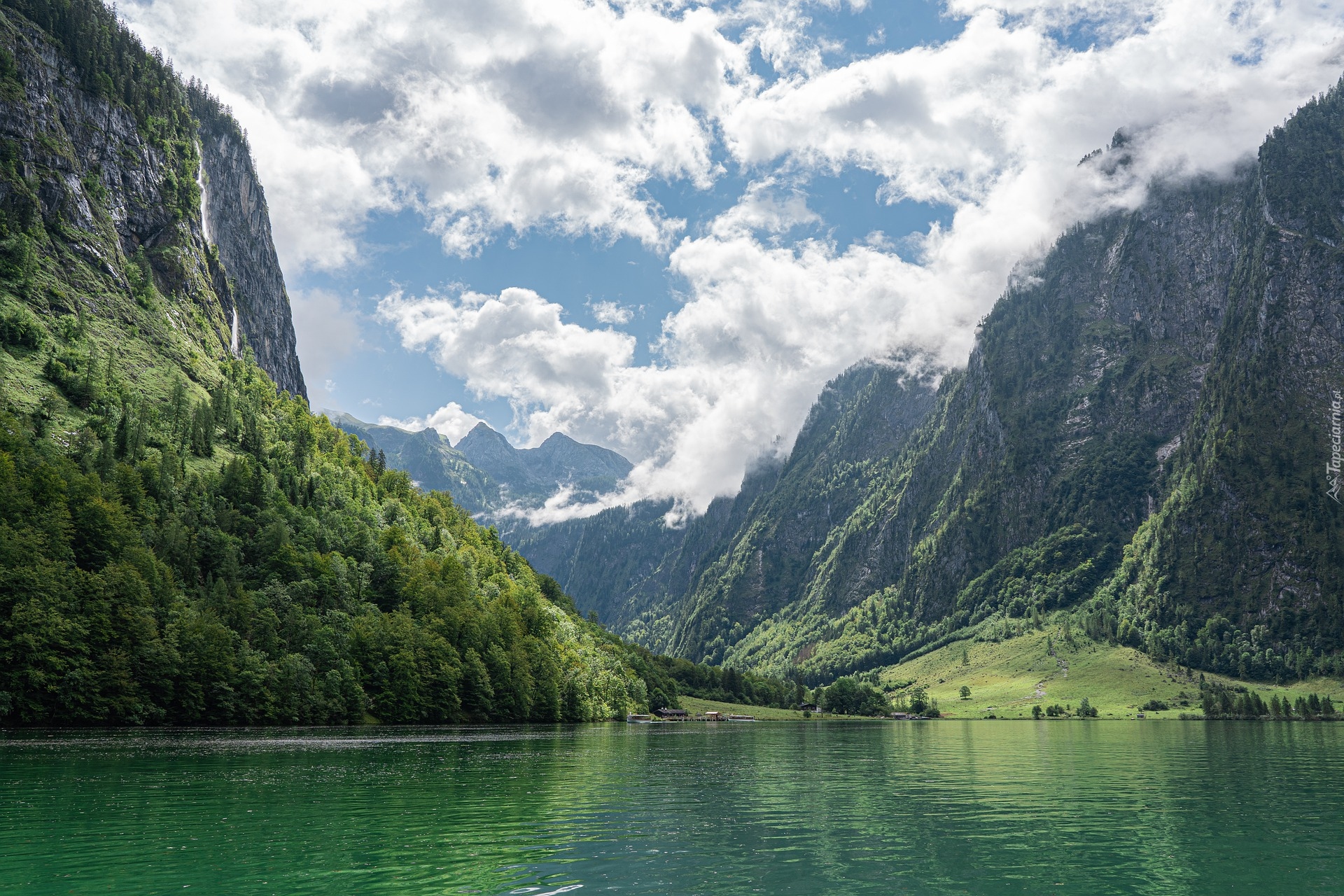 Jezioro Konigssee, Góry, Chmury, Park Narodowy Berchtesgaden, Drzewa, Lasy, Odbicie, Bawaria, Niemcy