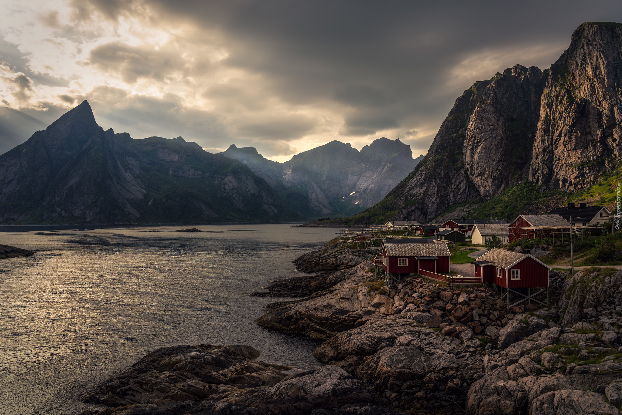 Morze Norweskie, Lofoty, Góry, Domy, Wioska Hamnoy, Norwegia