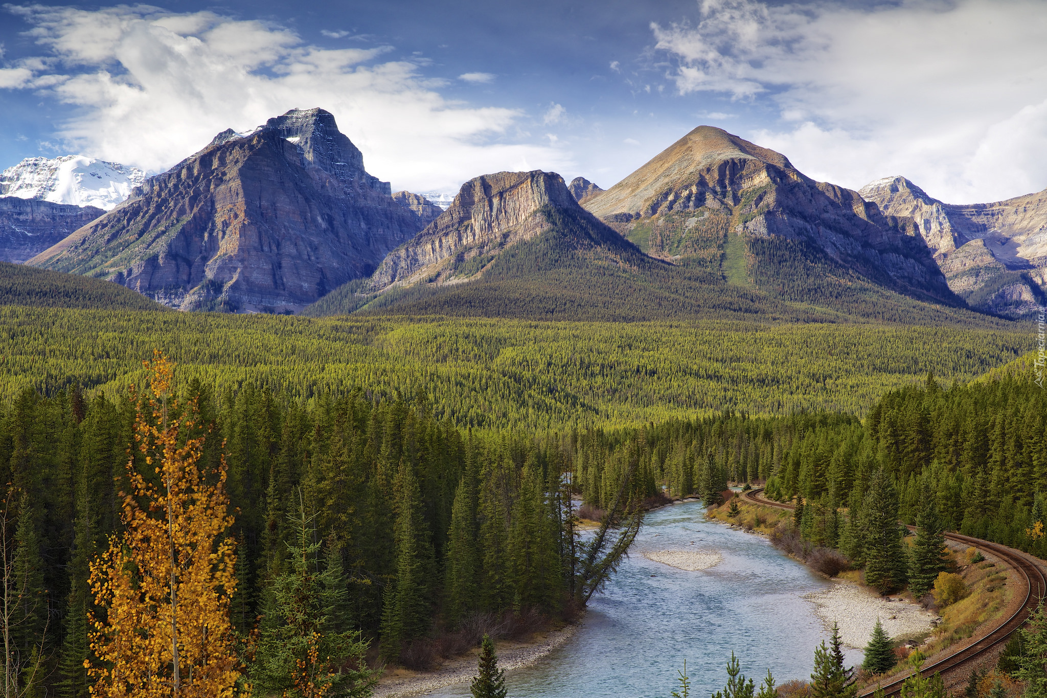 Park Narodowy Banff, Dolina Bow Valley, Prowincja Alberta, Kanada, Góry, Las, Rzeka Bow River, Niebo