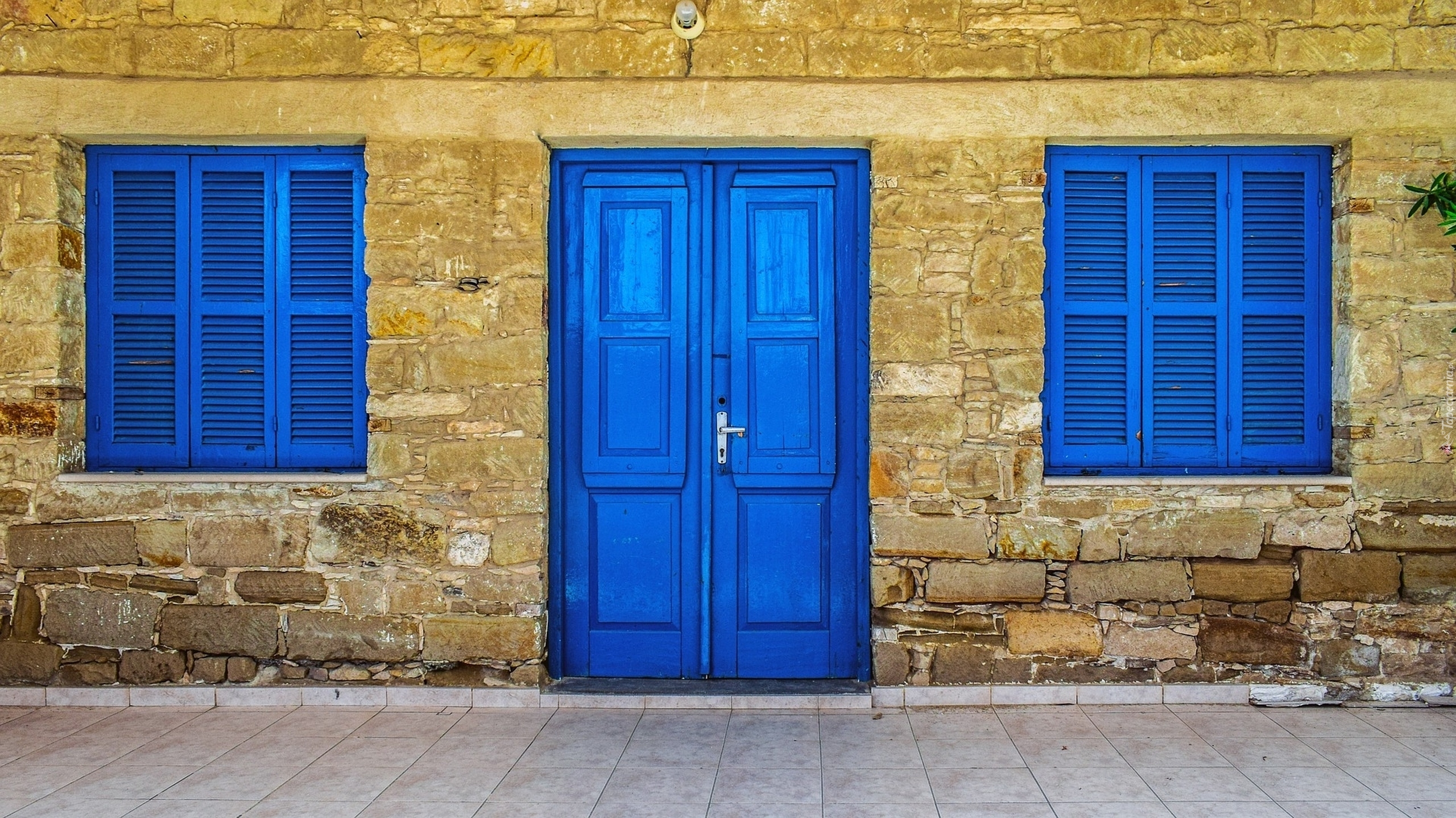 Dom, Chodnik, Niebieskie, Okna, Drzwi