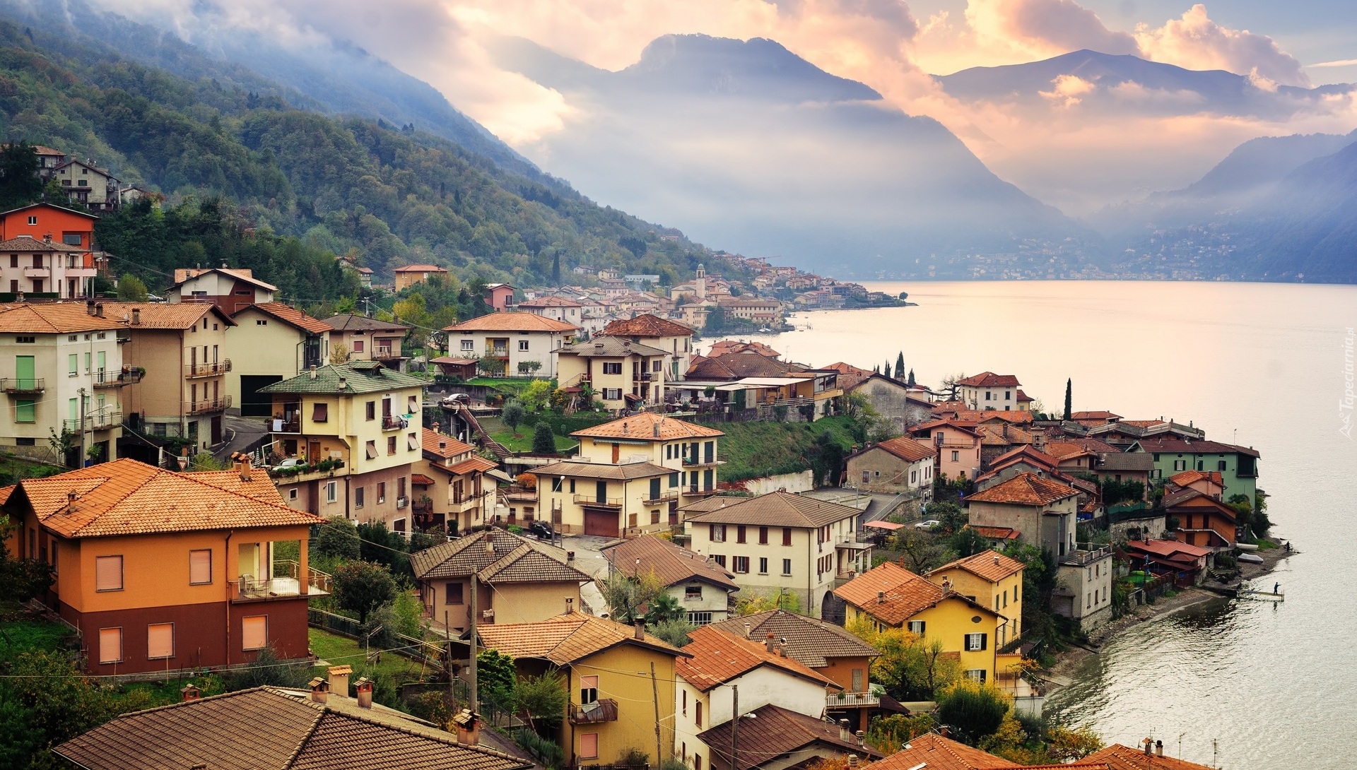 Jezioro Como, Miasto Como, Góry Alpy, Region Lombardia, Włochy, Domy