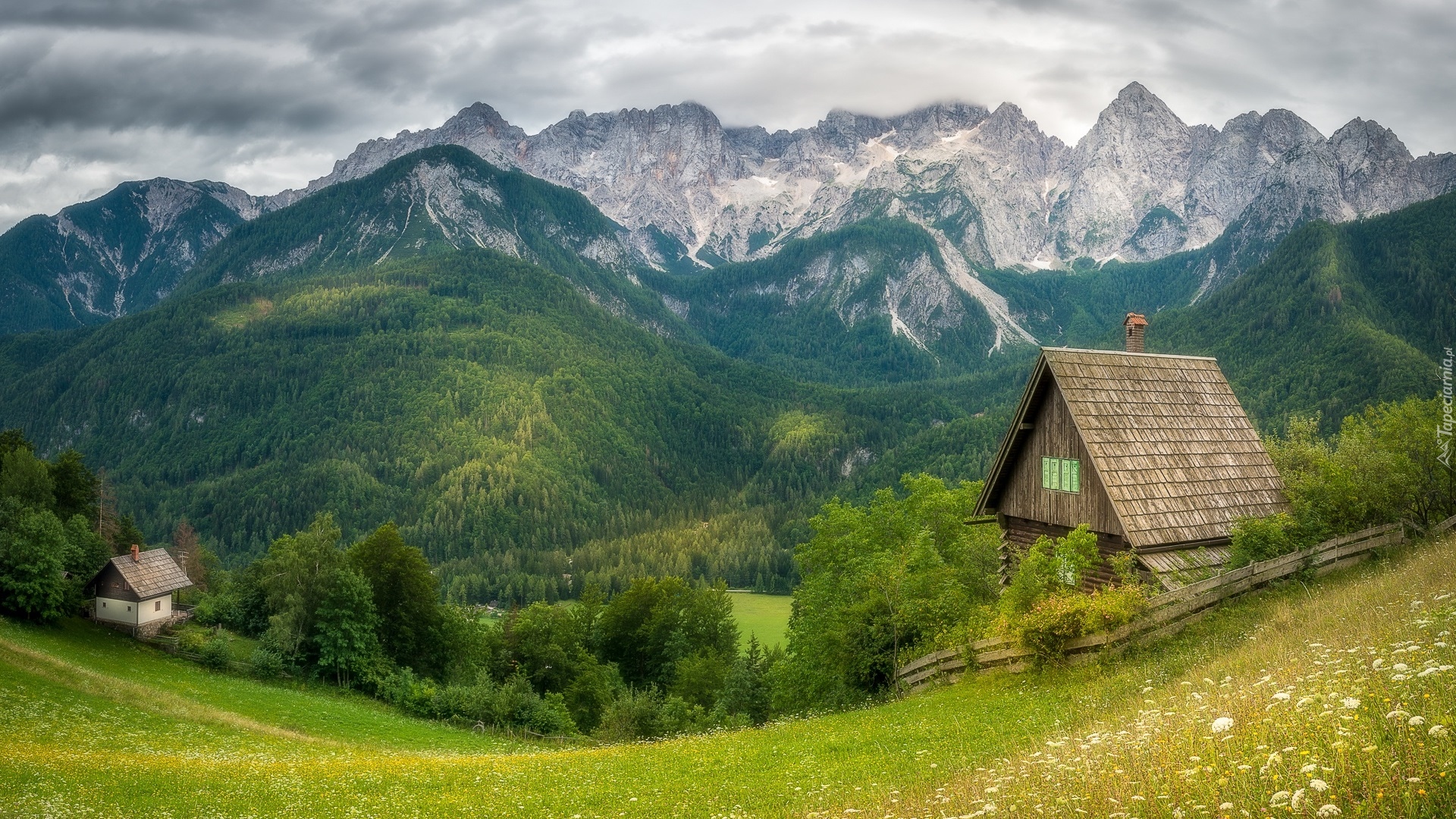 Góry, Alpy Julijskie, Las, Domy, Chmury, Kranjska Gora, Słowenia
