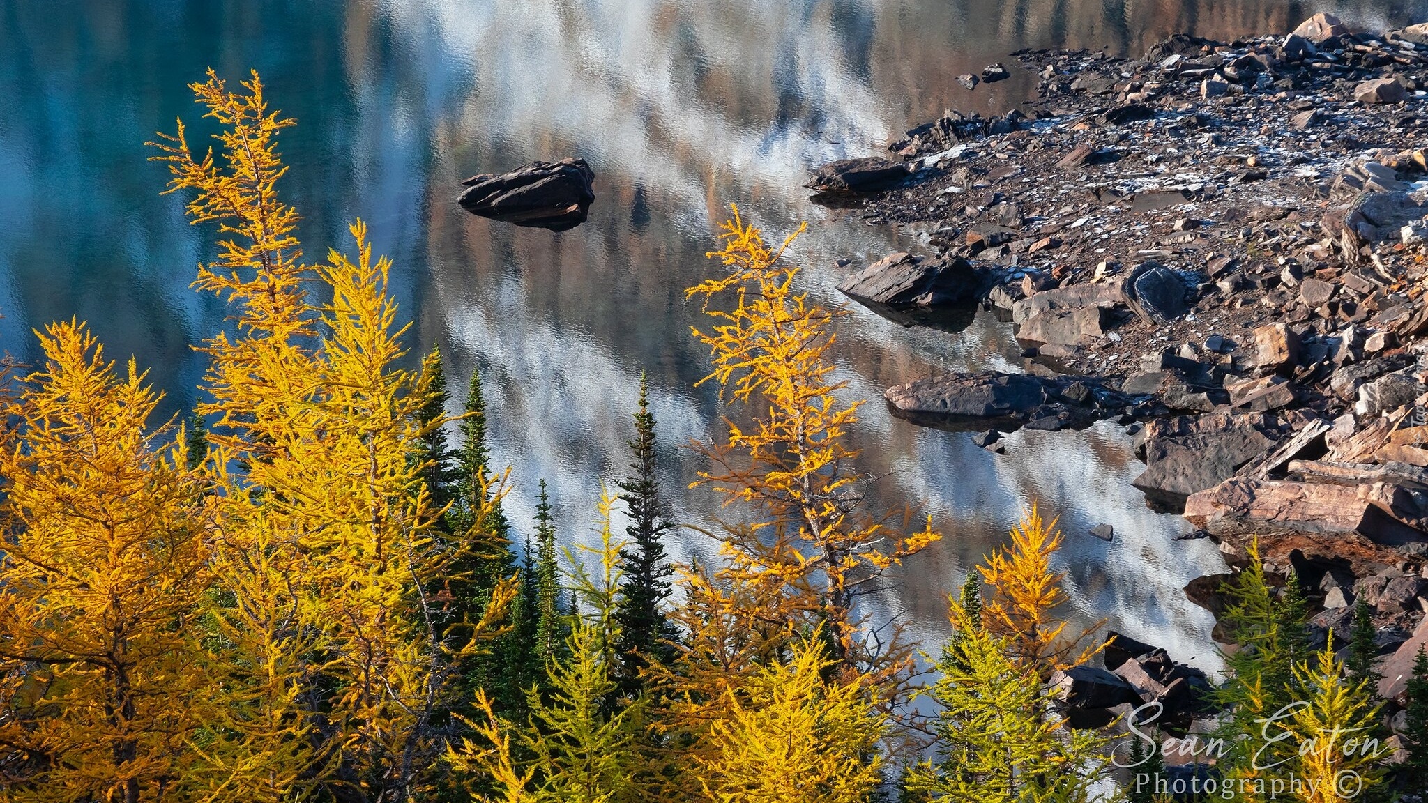 Jesień, Drzewa, Jezioro, Eiffel Lake, Skały, Alberta, Kanada
