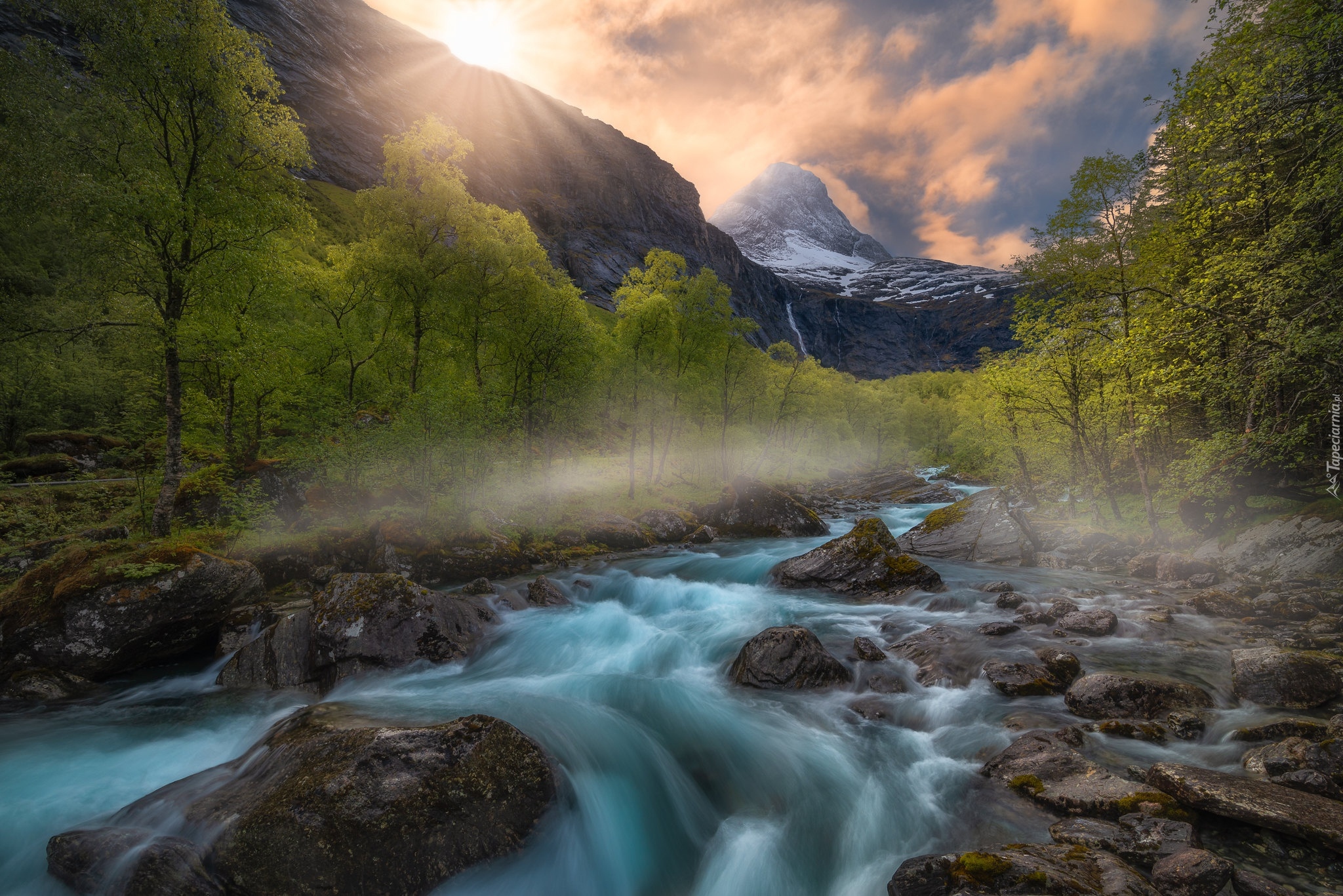 Góry, Rzeka, Skały, Drzewa, Promienie słońca, Chmury, Norwegia, Dolina, Romsdalen, Isterdalen