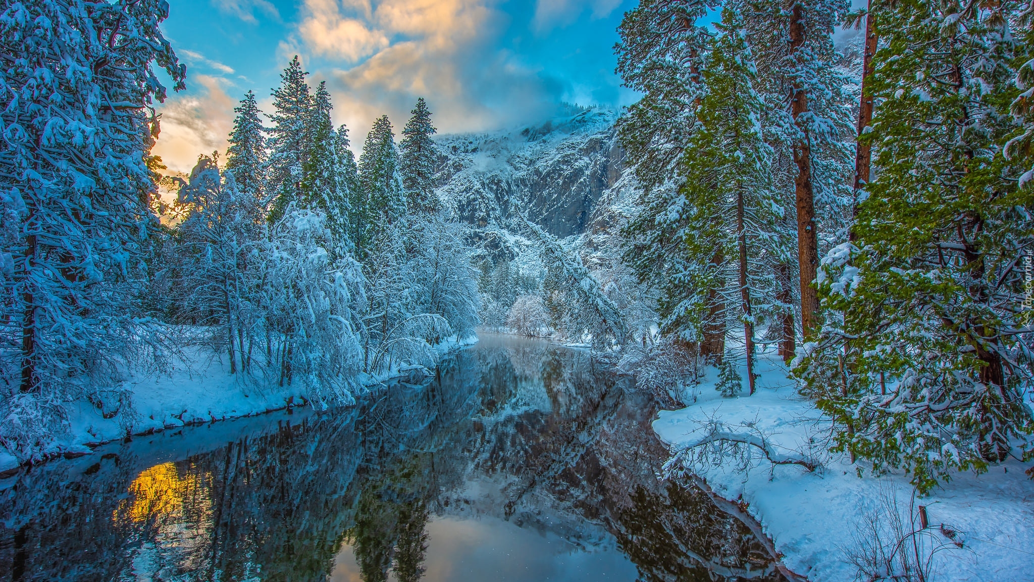 Zima, Góry, Rzeka, Merced River, Drzewa, Śnieg, Park Narodowy Yosemite, Kalifornia, Stany Zjednoczone