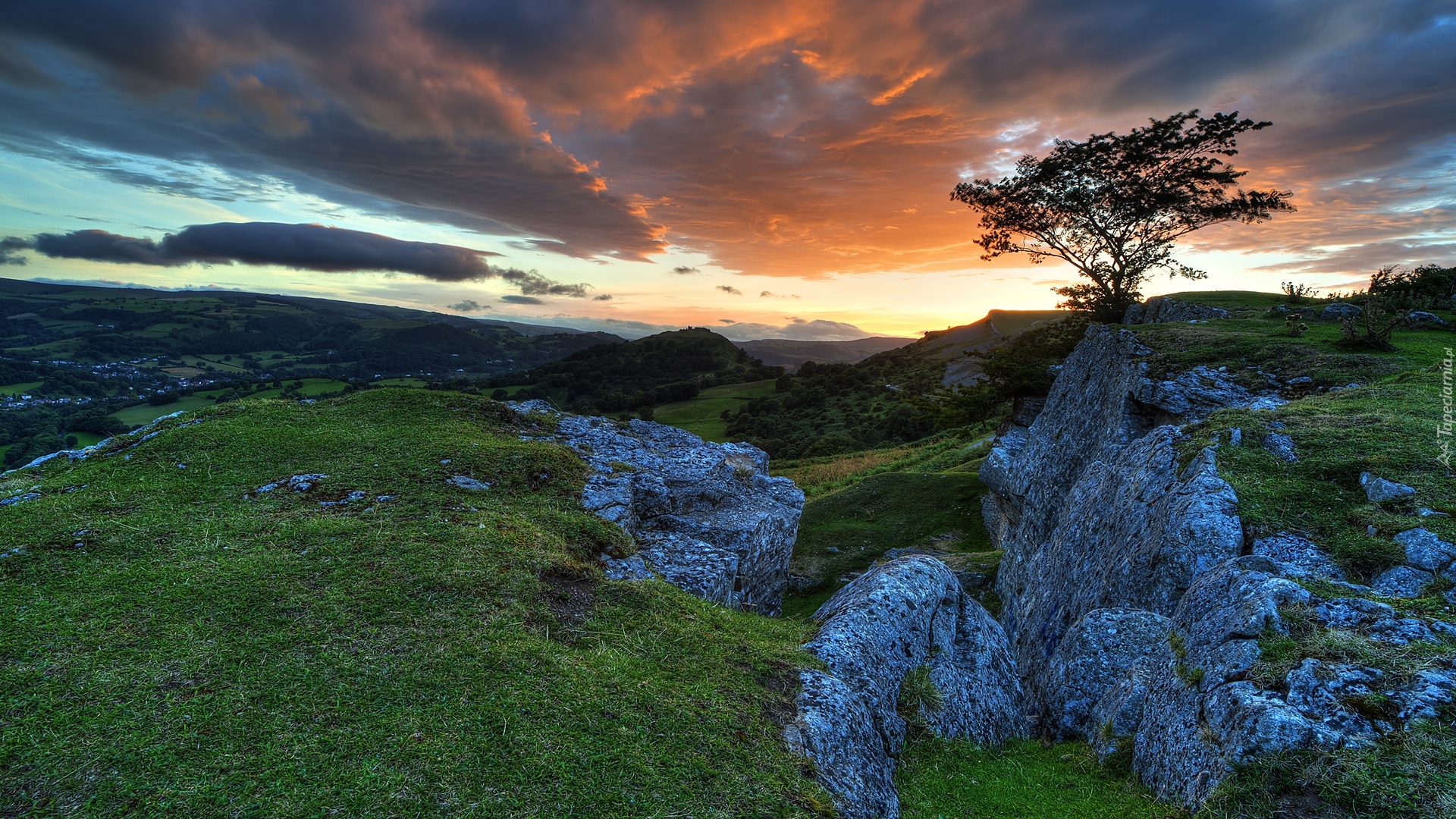 Park Narodowy Snowdonia, Walia, Góry, Skały, Drzewo, Zachód słońca, Chmury