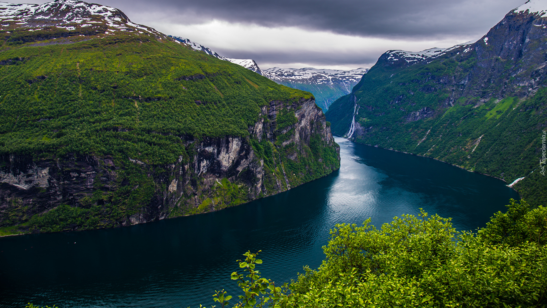 Norwegia, Fiord Geirangerfjorden, Góry, Niebo, Chmury