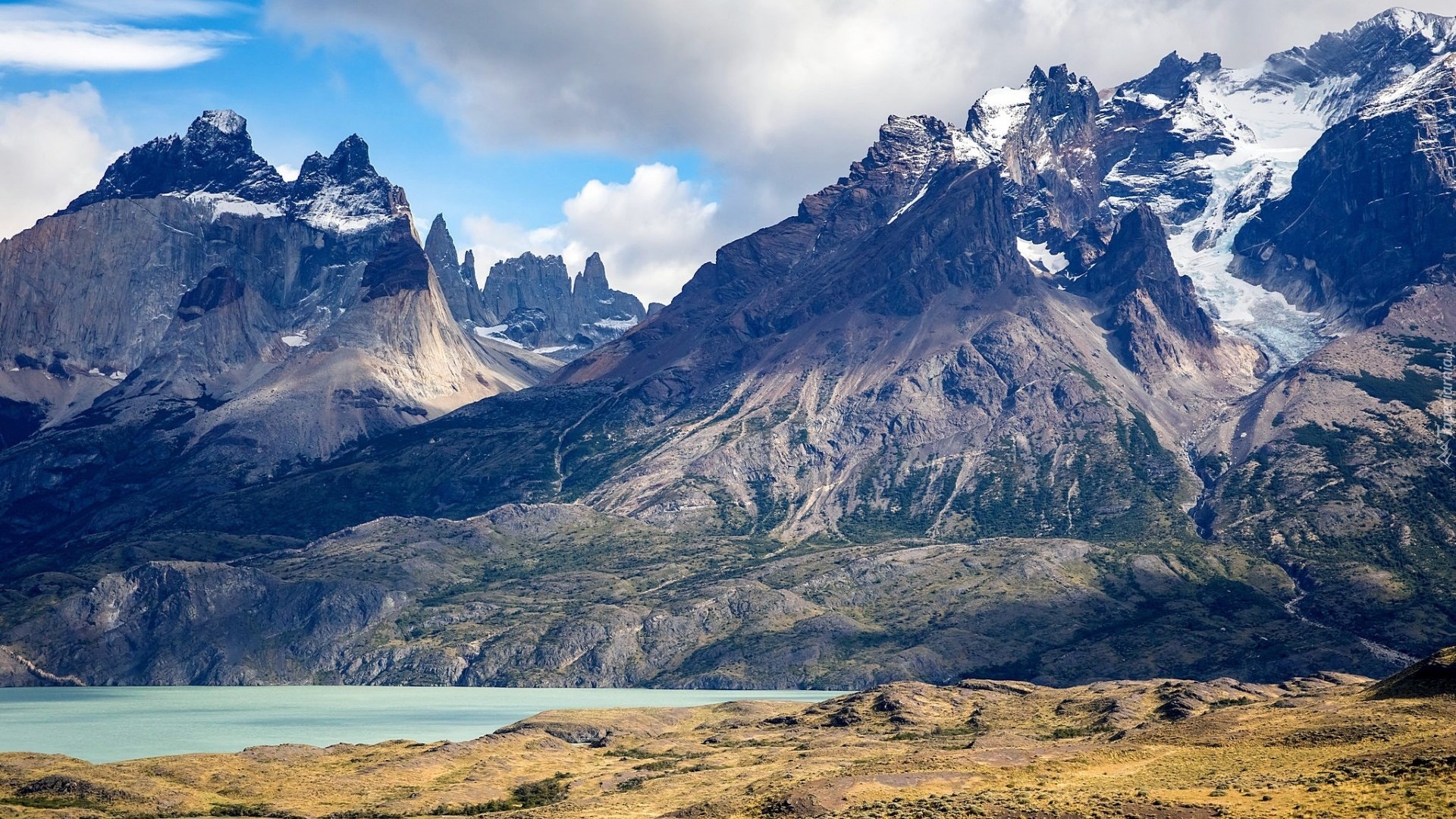 Góry Cordillera del Paine, Park Narodowy Torres del Paine, Jezioro Pehoe, Patagonia, Chile