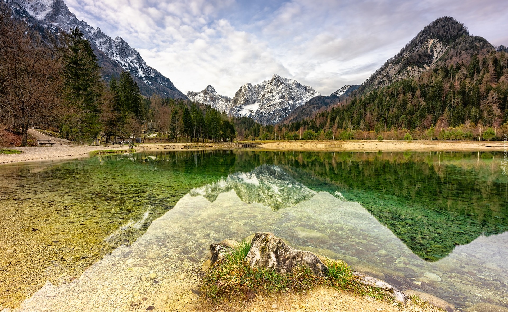 Słowenia, Góry, Jezioro, Jasna Lake, Las, Drzewa, Chmury, Odbicie