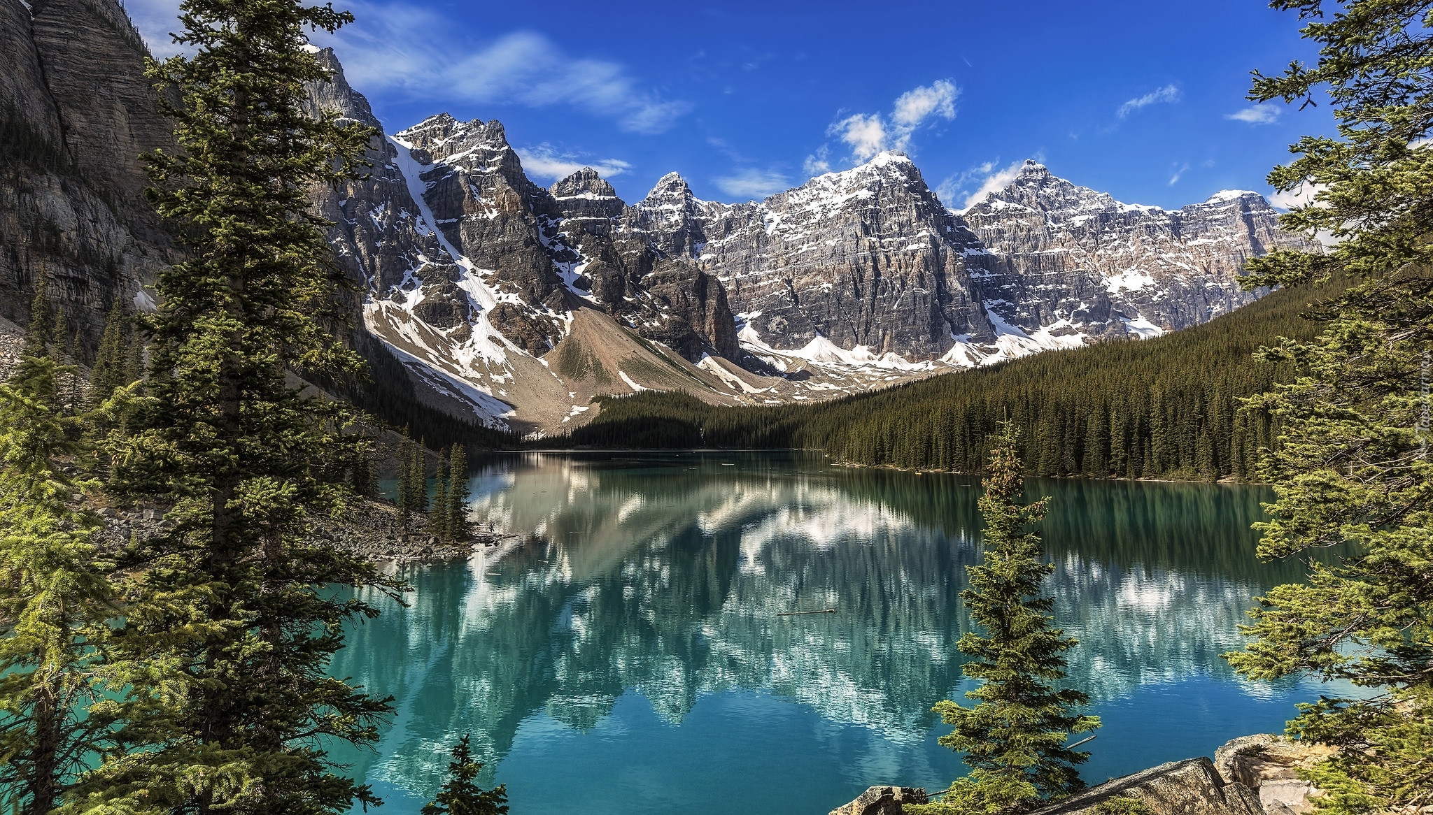 Kanada, Alberta, Park Narodowy Banff, Jezioro Moraine, Las, Drzewa, Góry, Chmury, Odbicie