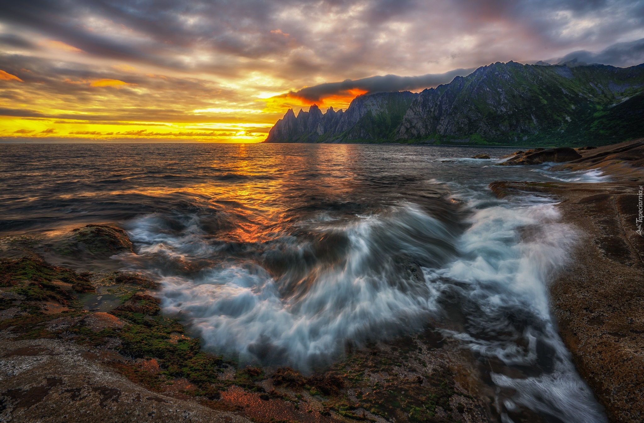 Góry, Morze, Zachód słońca, Tungeneset, Wyspa Senja, Norwegia