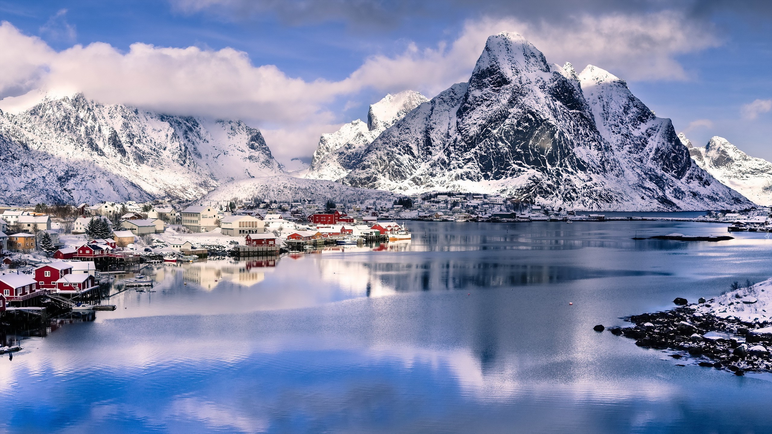 Góry, Jezioro, Zima, Norwegia, Chmury, Domy