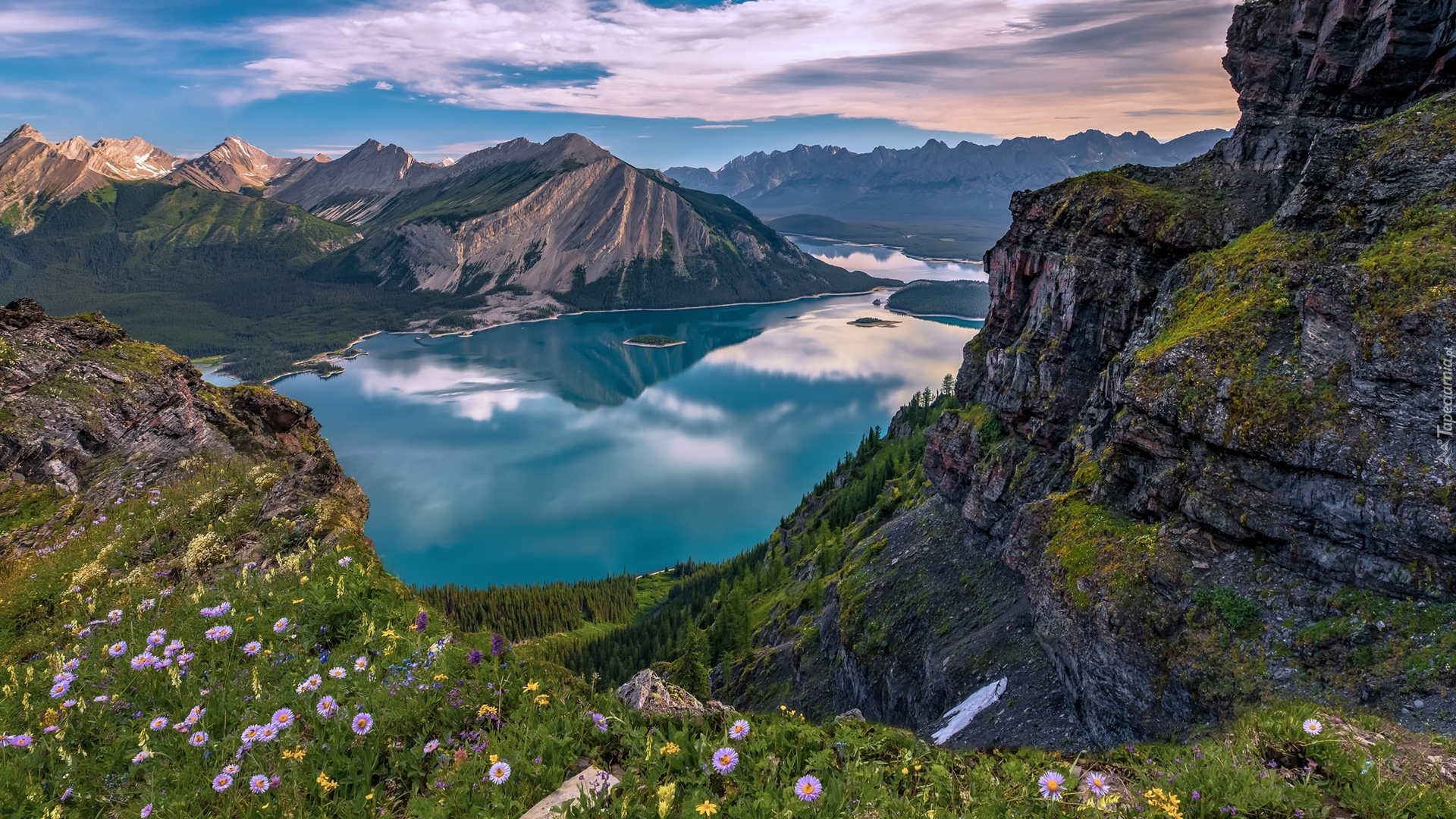 Kanada, Jezioro Upper Kananaskis Lake, Park Prowincjonalny Petera Lougheeda, Kwiaty, Góry, Chmury