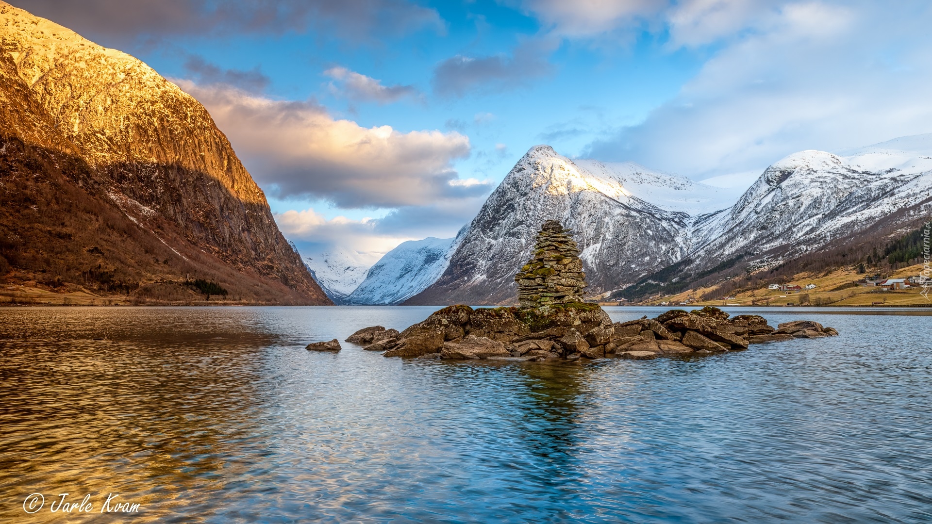 Norwegia, Góry, Jezioro Kjosnesfjorden, Kamienie, Chmury