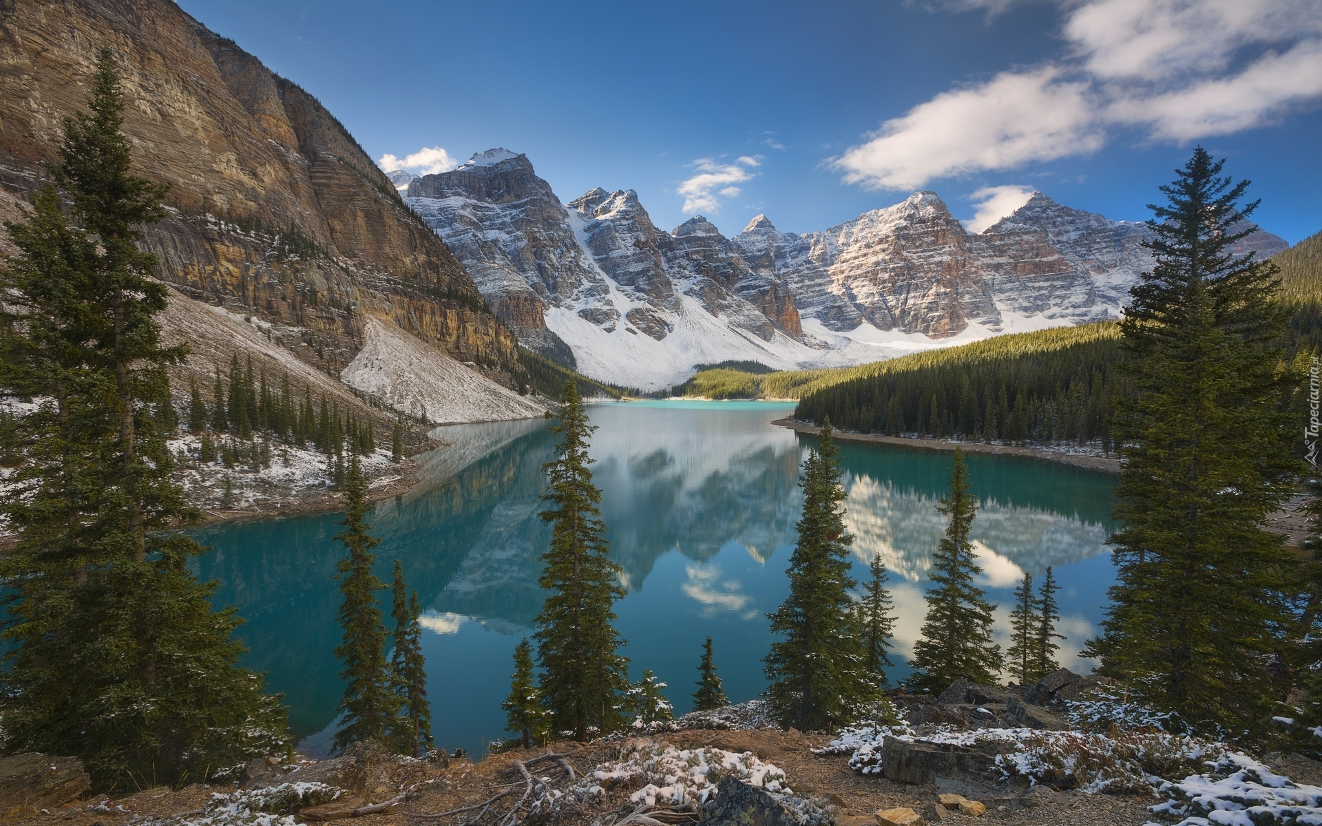 Park Narodowy Banff, Jezioro Moraine, Las, Drzewa, Góry, Chmury, Odbicie, Prowincja Alberta, Kanada