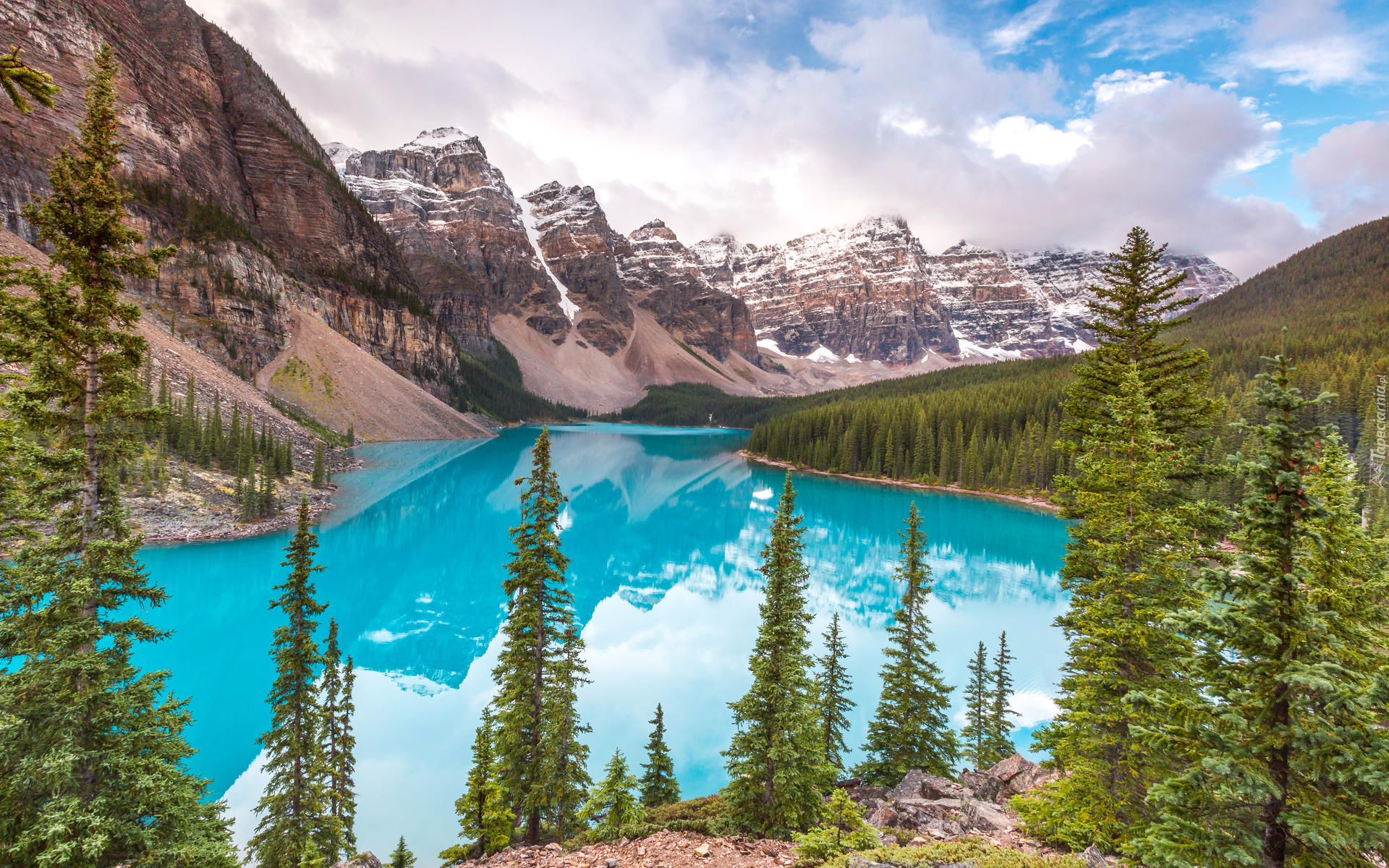 Park Narodowy Banff, Prowincja Alberta, Jezioro, Moraine Lake, Góry, Drzewa, Chmury, Kanada
