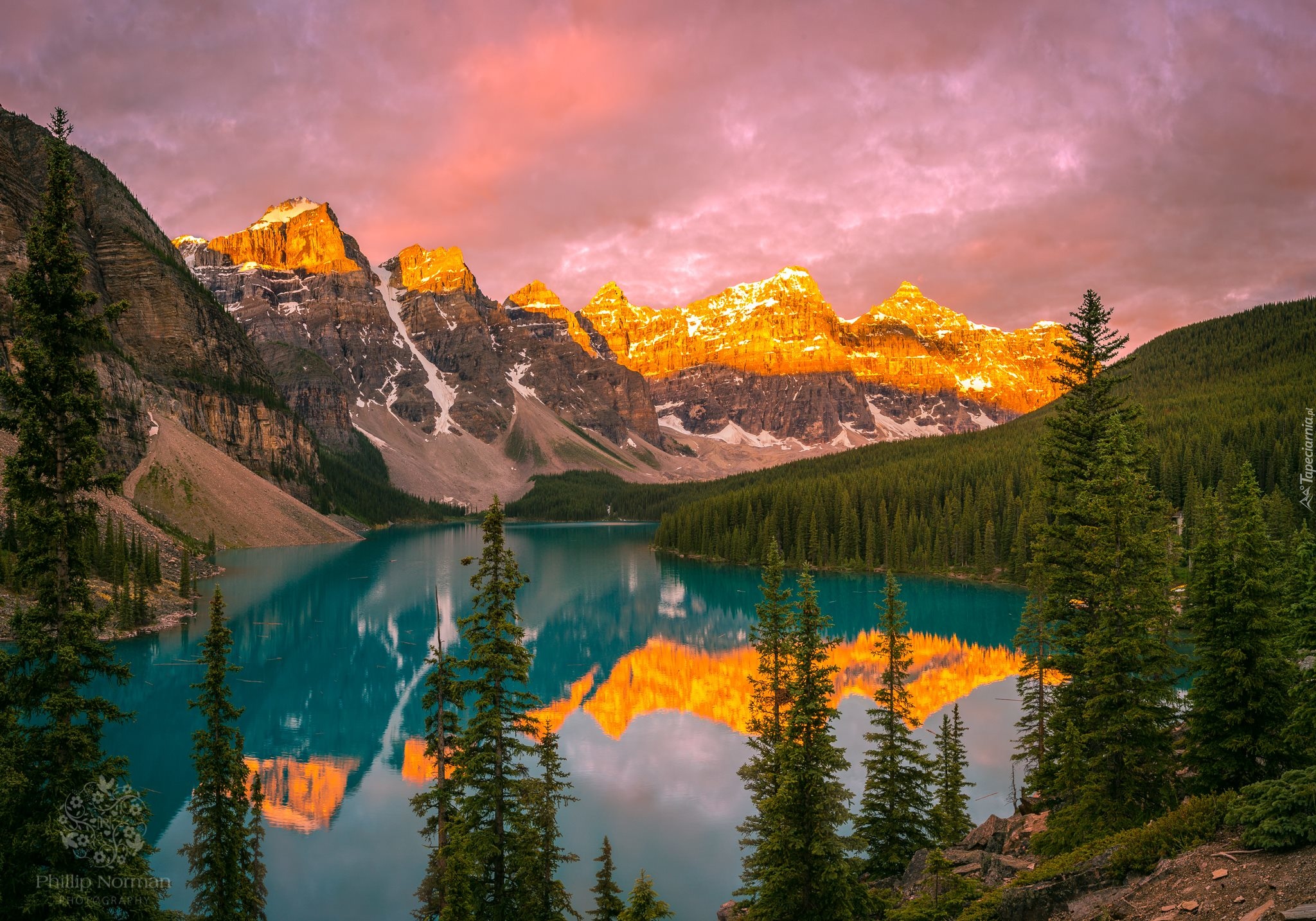 Kanada, Park Narodowy Banff, Góry, Jezioro Moraine, Lasy, Drzewa, Chmury, Odbicie