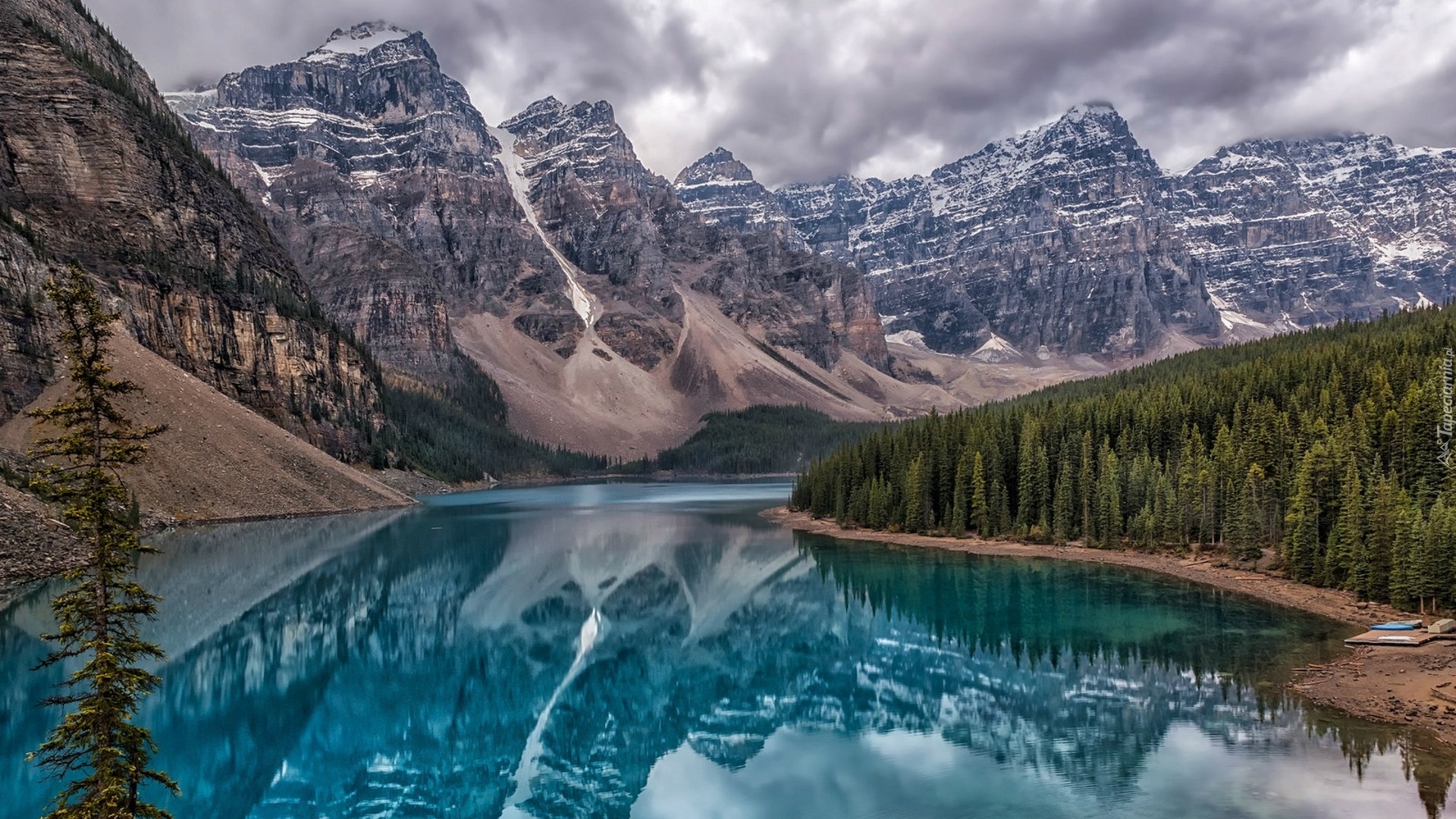  Kanada, Prowincja Alberta, Park Narodowy Banff, Jezioro Moraine, Góry, Drzewa, Chmury