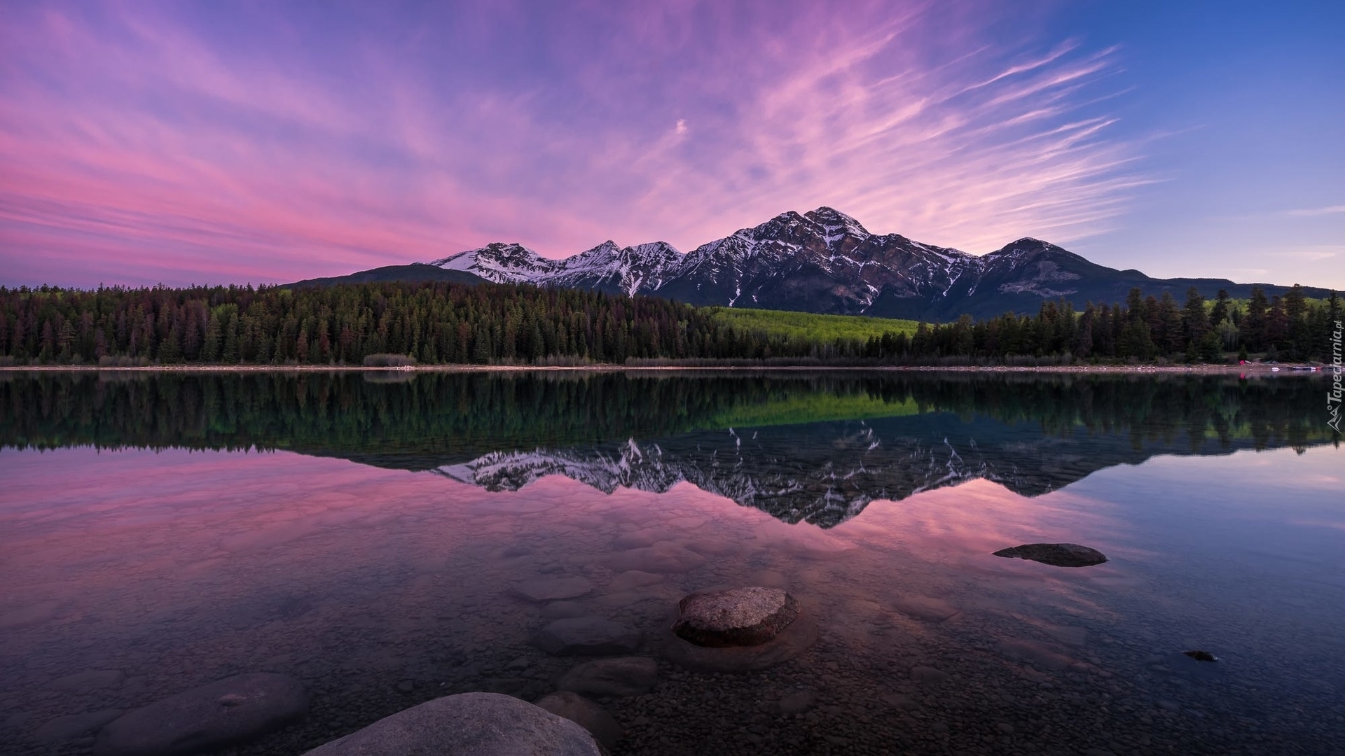Kanada, Prowincja Alberta, Park Narodowy Jasper, Jezioro Patricia Lake, Góry, Drzewa, Odbicie