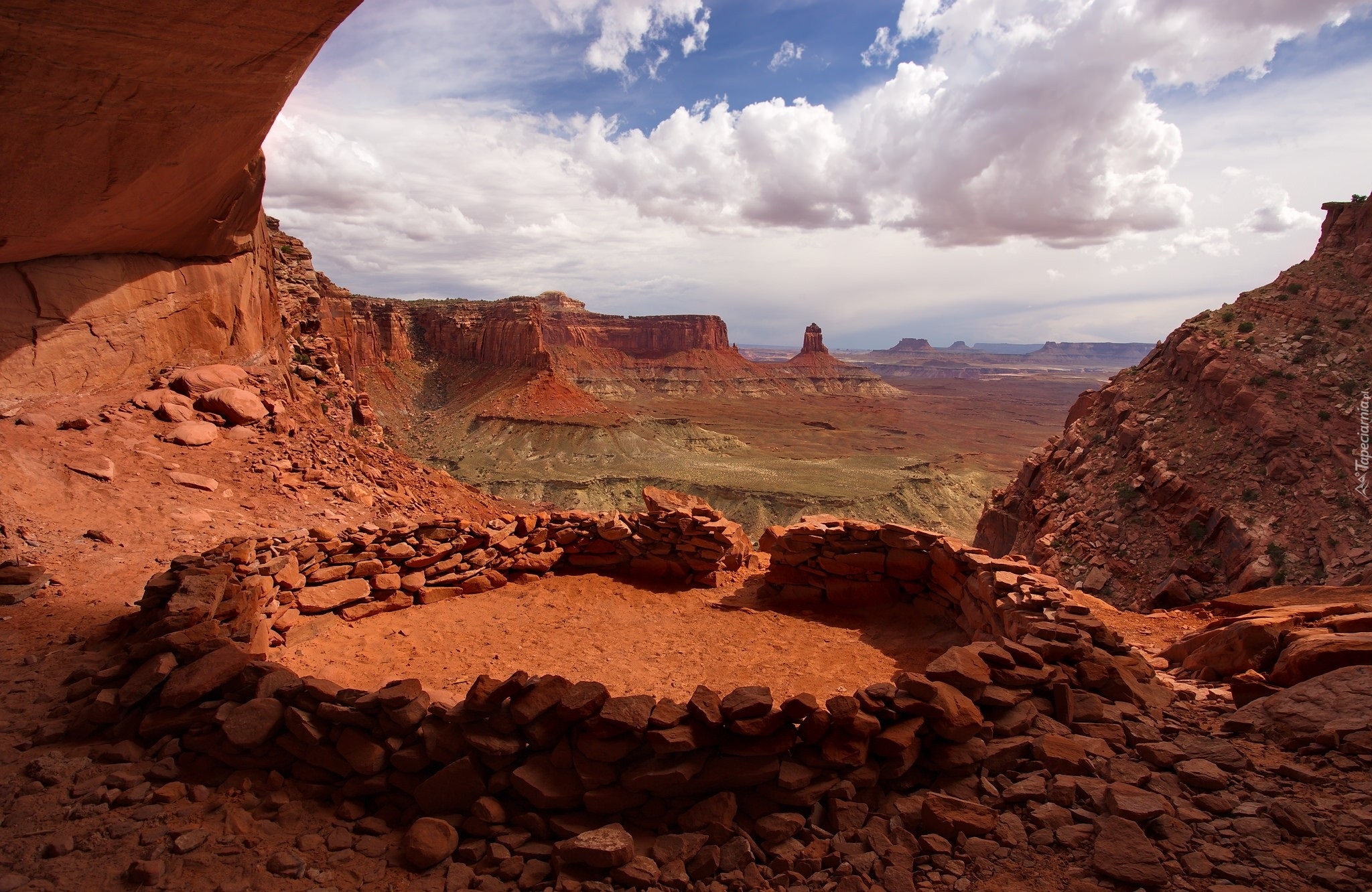 Stany Zjednoczone, Stan Utah, Park Narodowy Canyonlands, Kamienny krąg False Kiva, Kanion, Skały