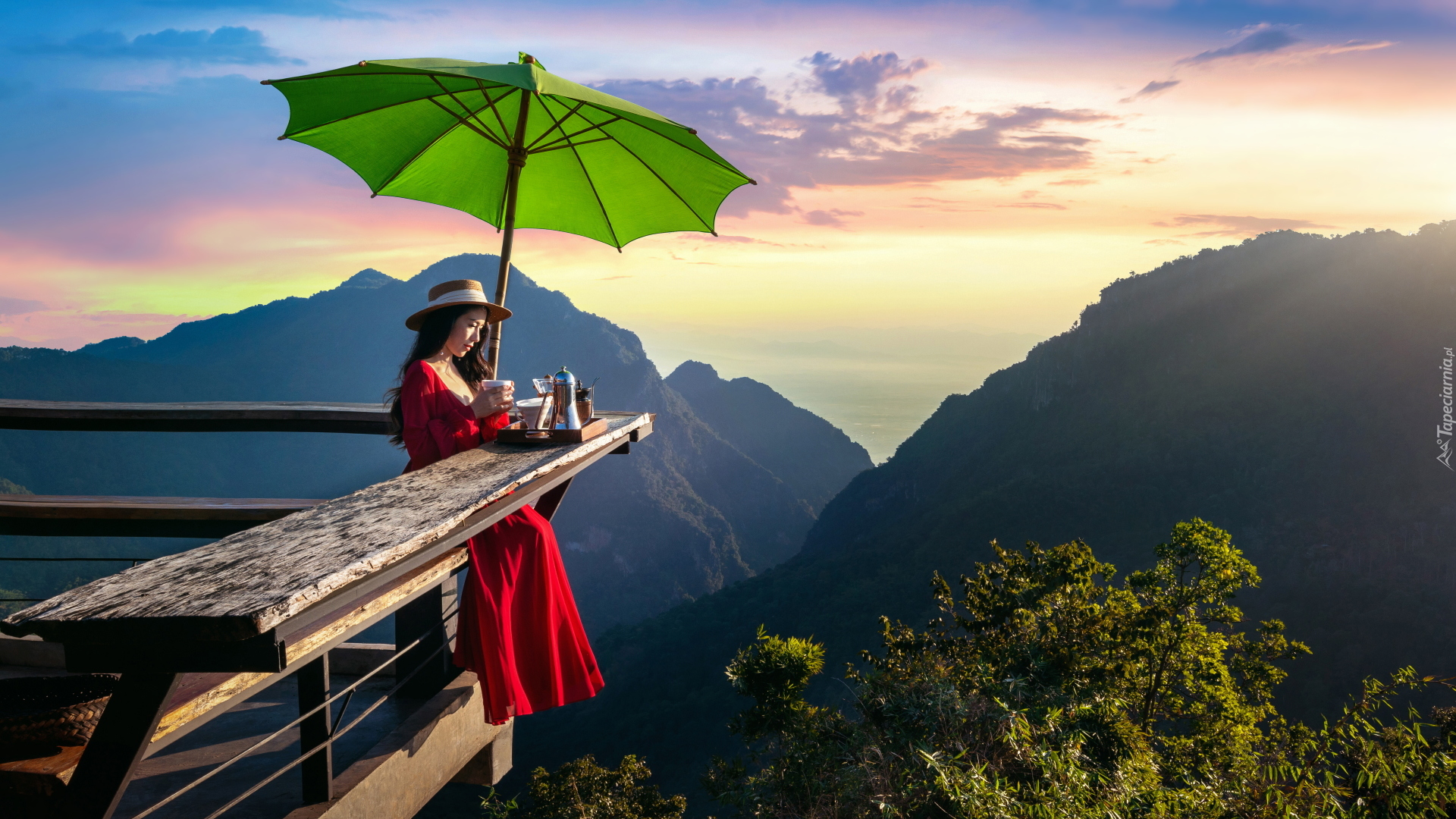 Góry, Taras widokowy, Kobieta, Czerwona, Suknia, Zielona, Parasolka, Pha Hi Village, Prowincja Chiang Rai, Tajlandia