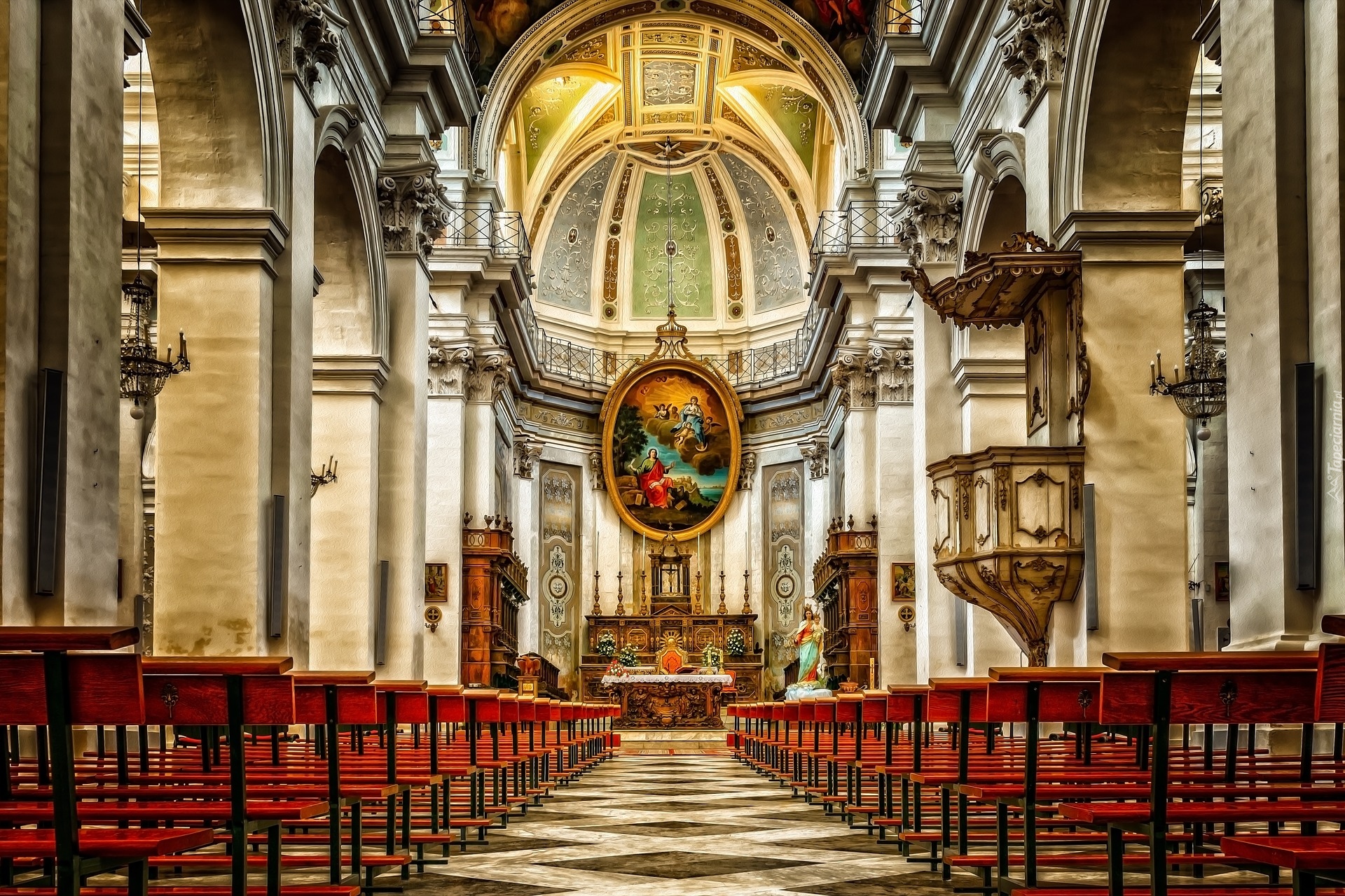 Kościół Chiesa di san Giovanni Evangelista, Miejscowość Modica, Włochy, Wnętrze, Ołtarz, Kolumny, Ławki, Zdobienia