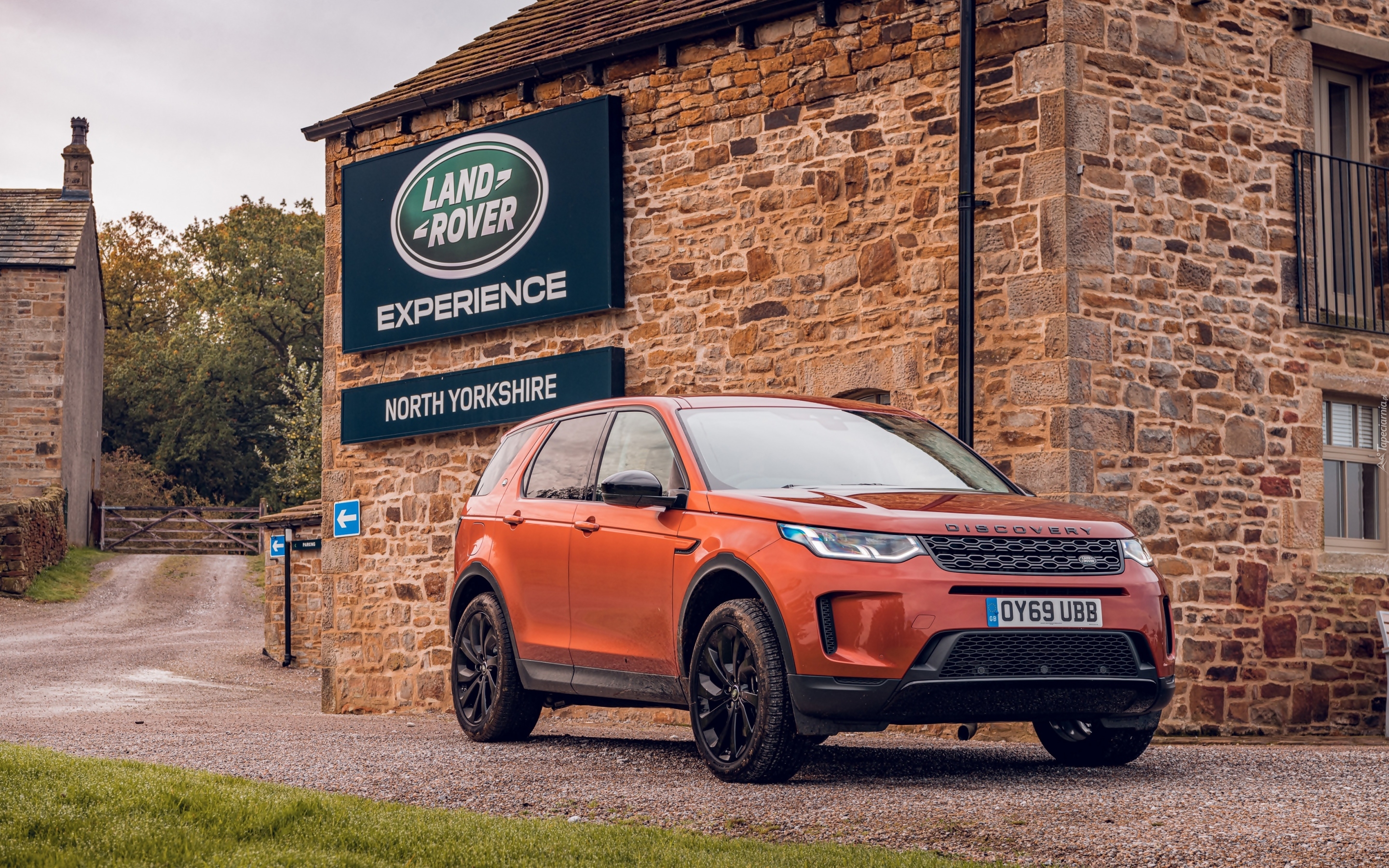 Czerwony, Land Rover Discovery Sport, 2020