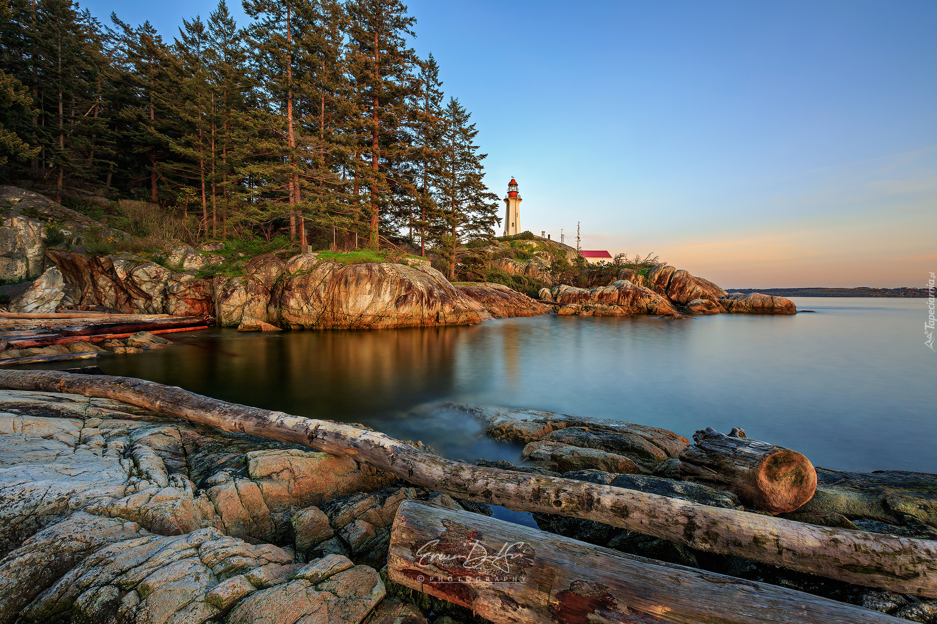 Skały, Drzewa, Latarnia morska Point Atkinson, Cieśnina Strait of Georgia, Vancouver, Kanada