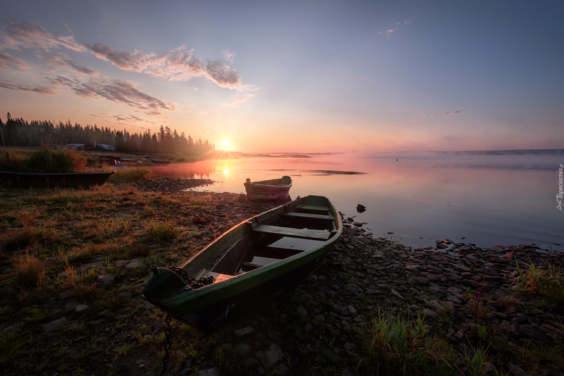 Jezioro Ziuratkul, Łódki, Wschód słońca, Park Narodowy Ziuratkul, Obwód czelabiński, Rosja