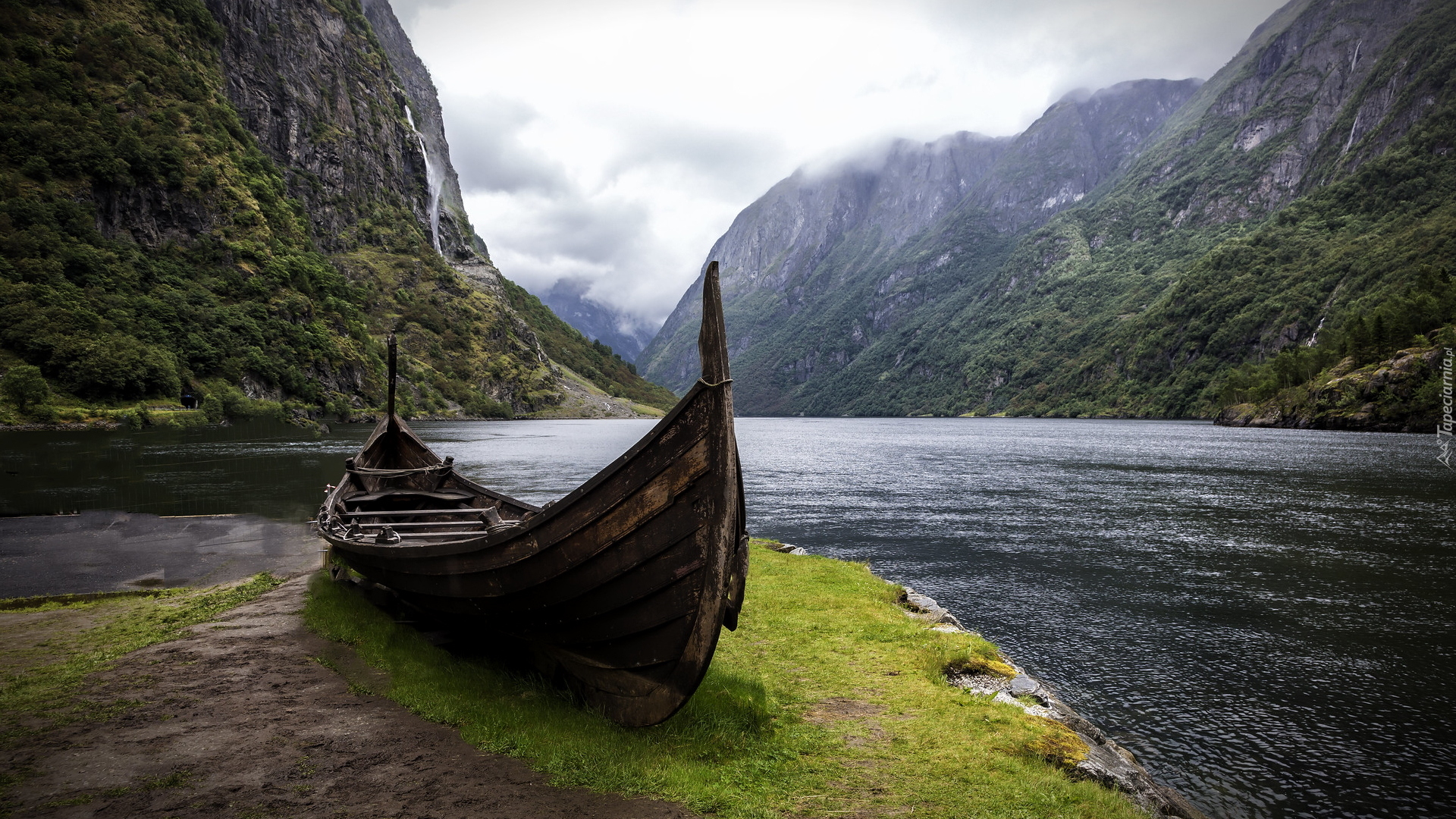 Łódka, Brzeg, Fiord, Hardangerfjord, Góry, Gmina Voss, Okręg Vestland, Norwegia