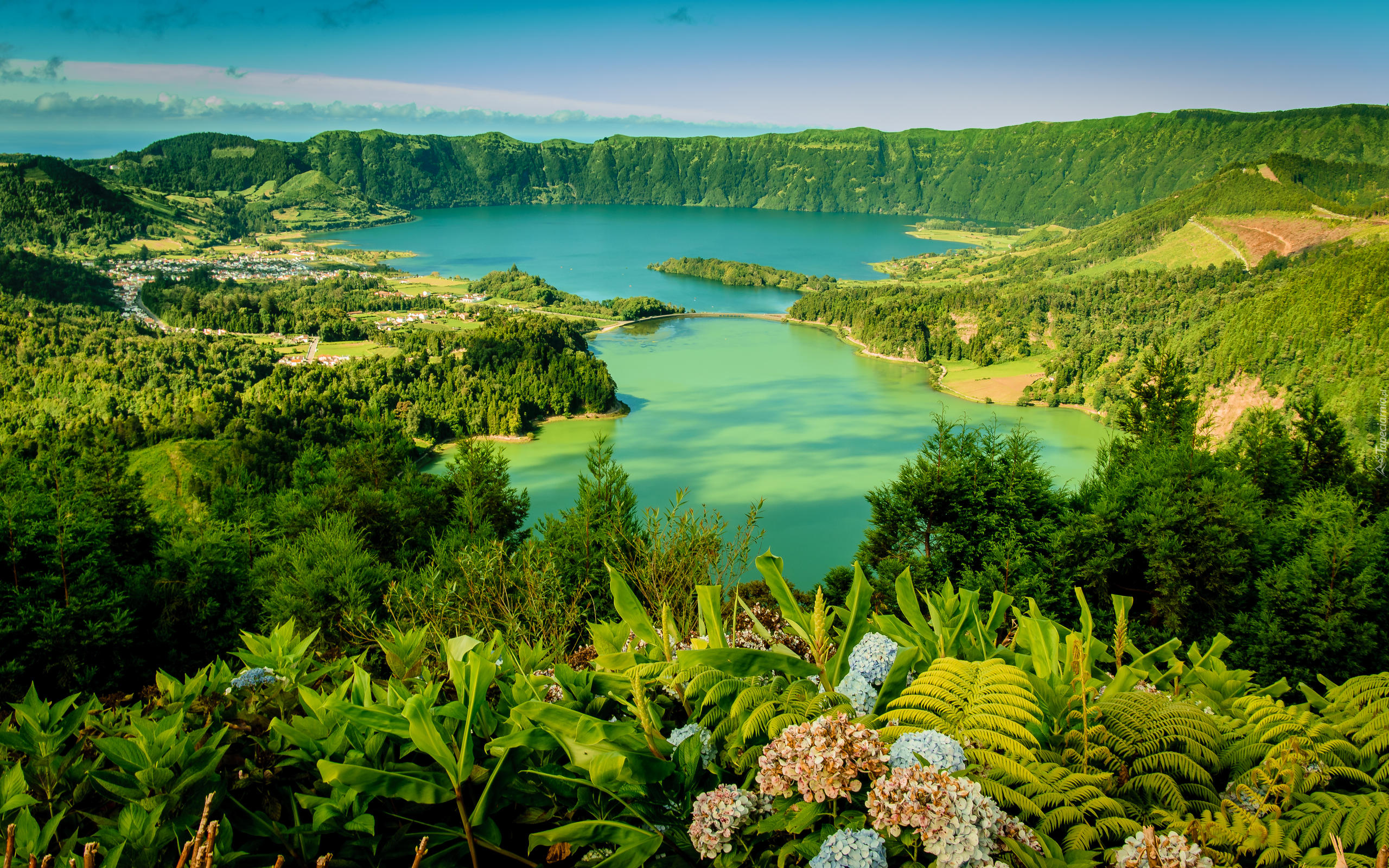 Jezioro Azul, Jezioro Verde, Wzgórza, Lasy, Roślinność, Obłoki, Sete Cidades, Wyspa Sao Miguel, Azory, Portugalia