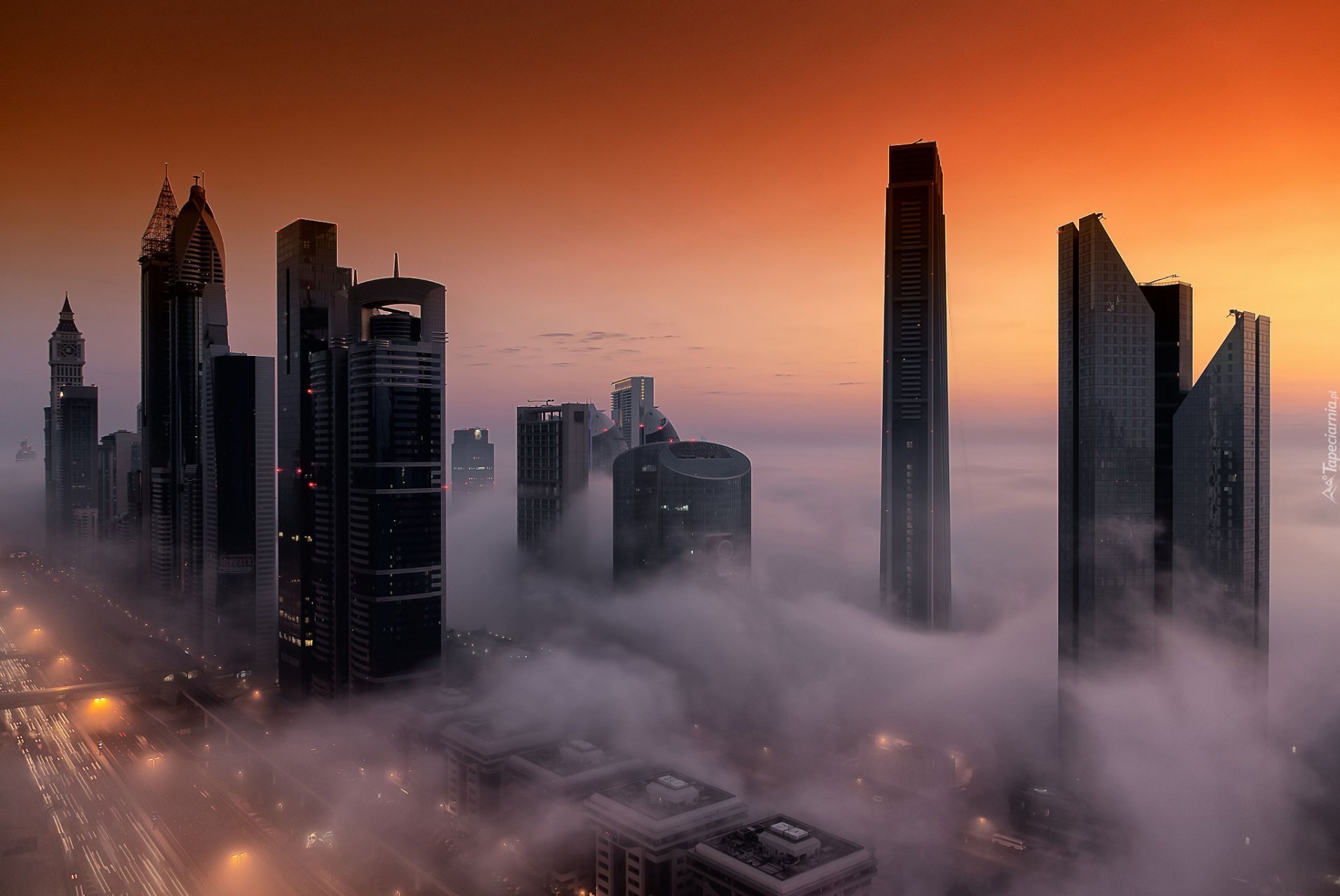 Dubaj, Wieżowce, Mgła