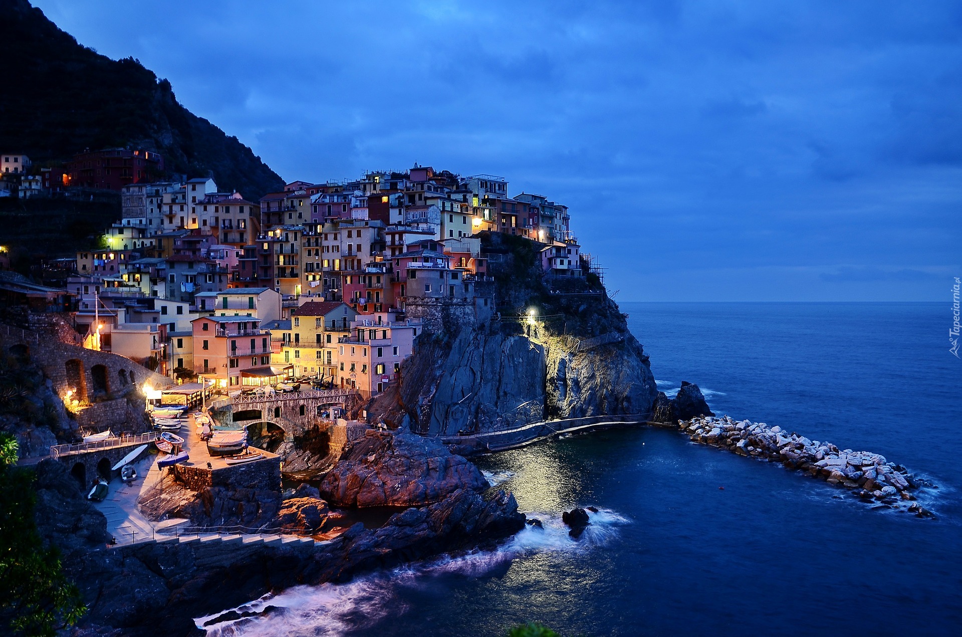 Włochy, Park Narodowy Cinque Terre, Zdjęcie miejscowości  Manarola, Skały, Morze